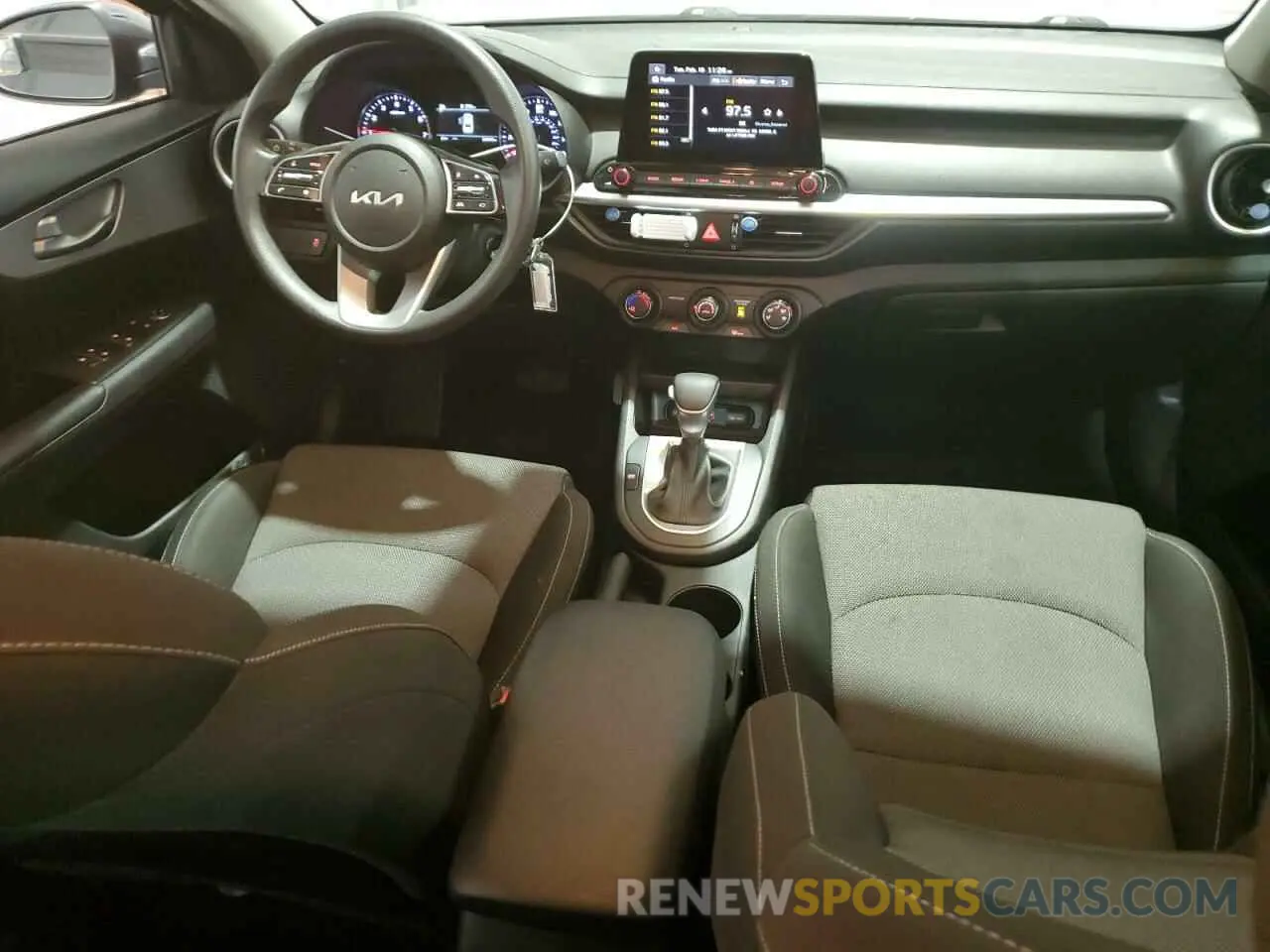 8 fotografías del automóvil dañado 3KPF24AD3NE434067 KIA FORTE 2022