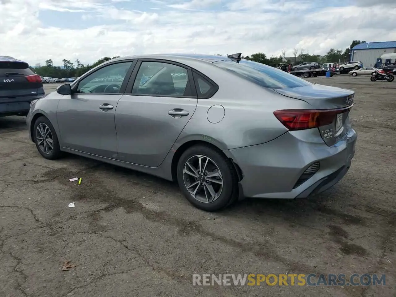 2 fotografías del automóvil dañado 3KPF24AD3NE437535 KIA FORTE 2022