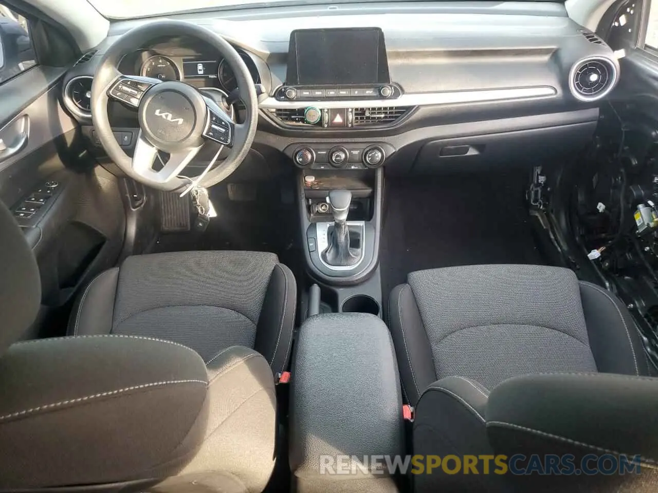 8 fotografías del automóvil dañado 3KPF24AD3NE462029 KIA FORTE 2022