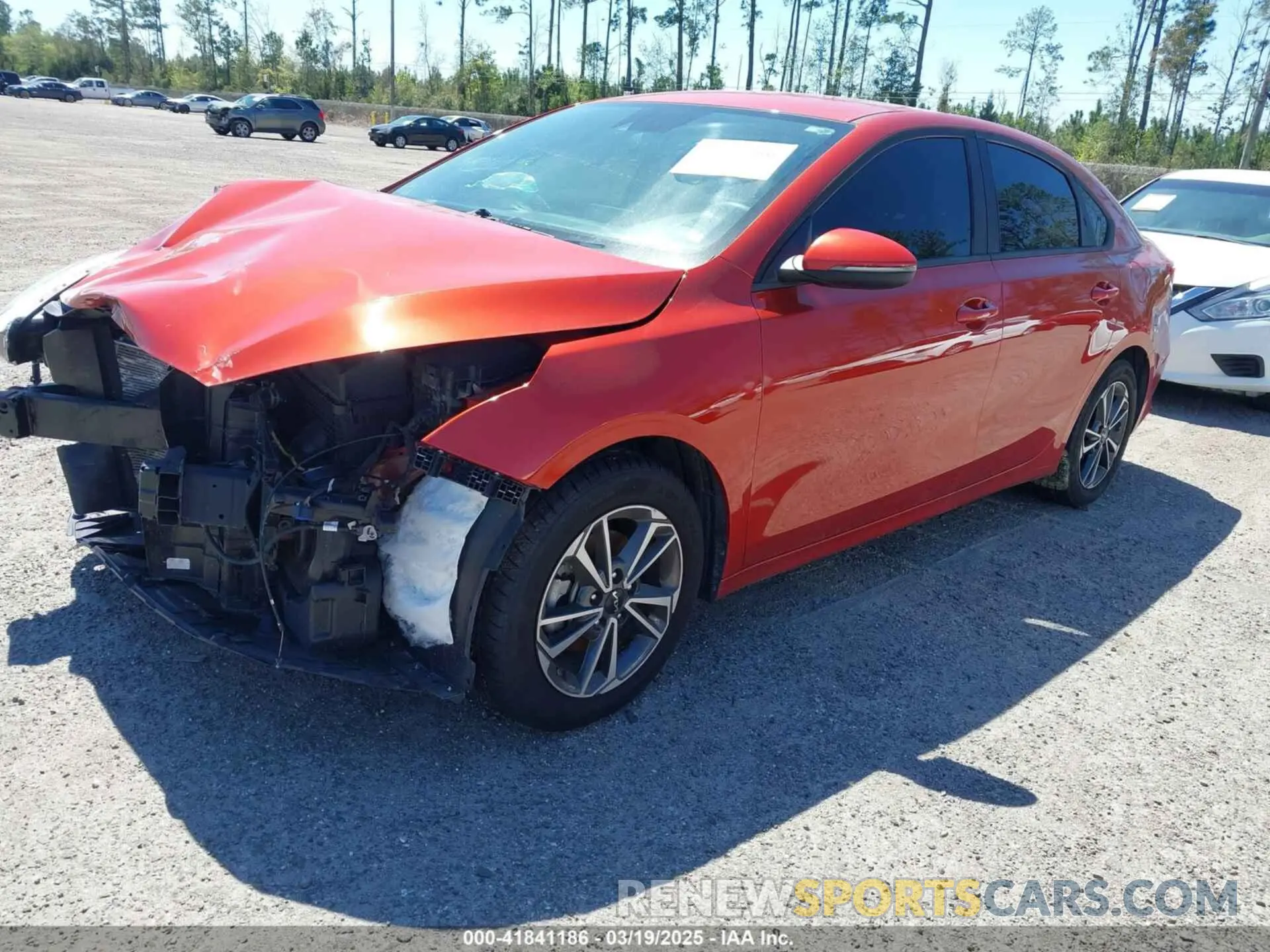 2 fotografías del automóvil dañado 3KPF24AD3NE483432 KIA FORTE 2022