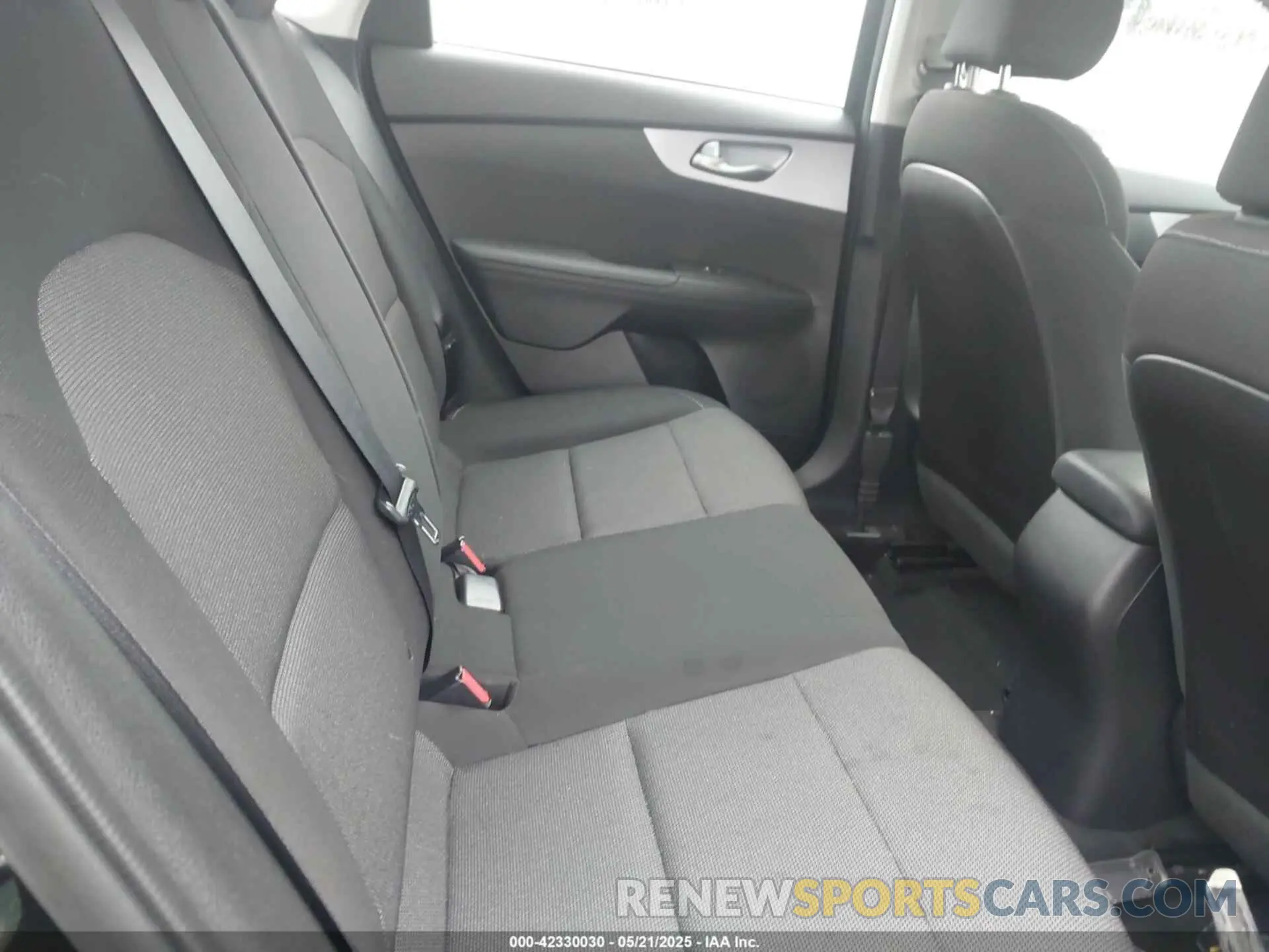 8 fotografías del automóvil dañado 3KPF24AD4NE429525 KIA FORTE 2022