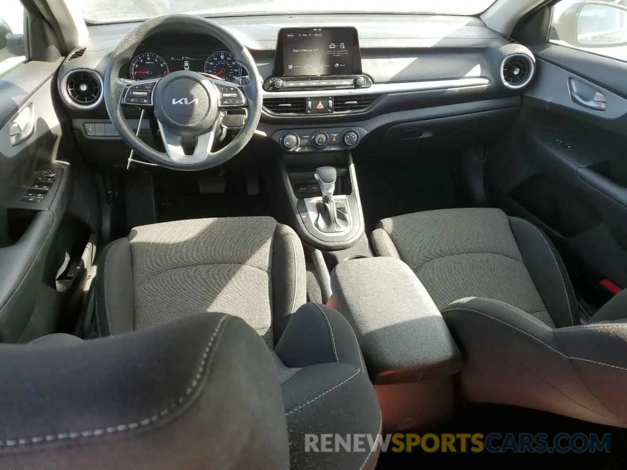 8 fotografías del automóvil dañado 3KPF24AD4NE439455 KIA FORTE 2022