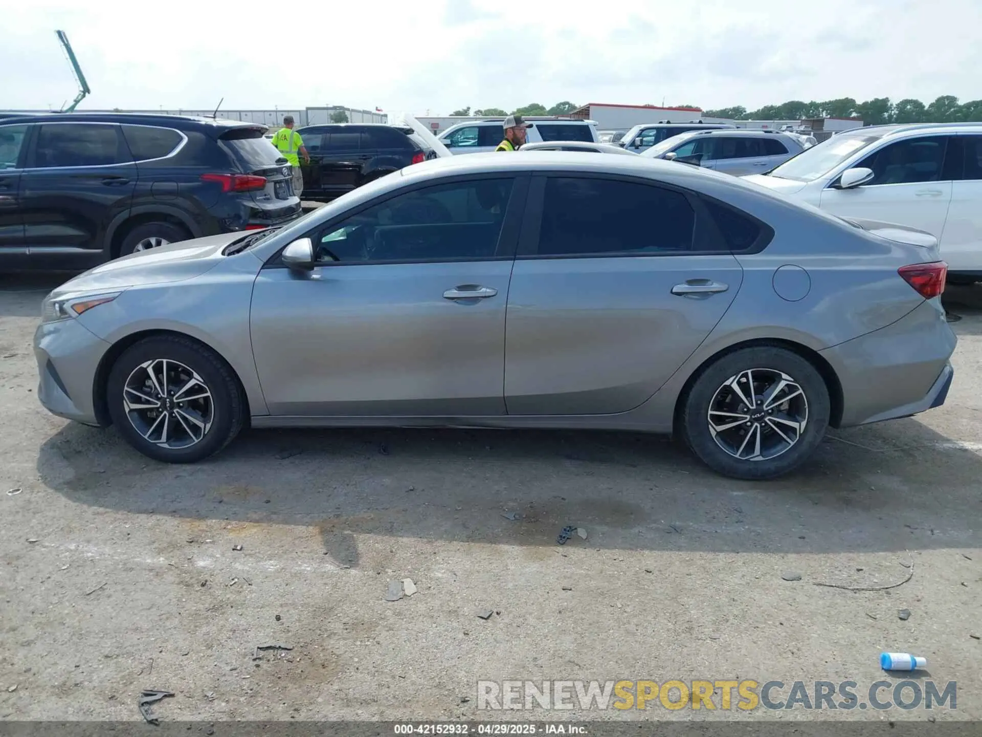 14 fotografías del automóvil dañado 3KPF24AD4NE452674 KIA FORTE 2022