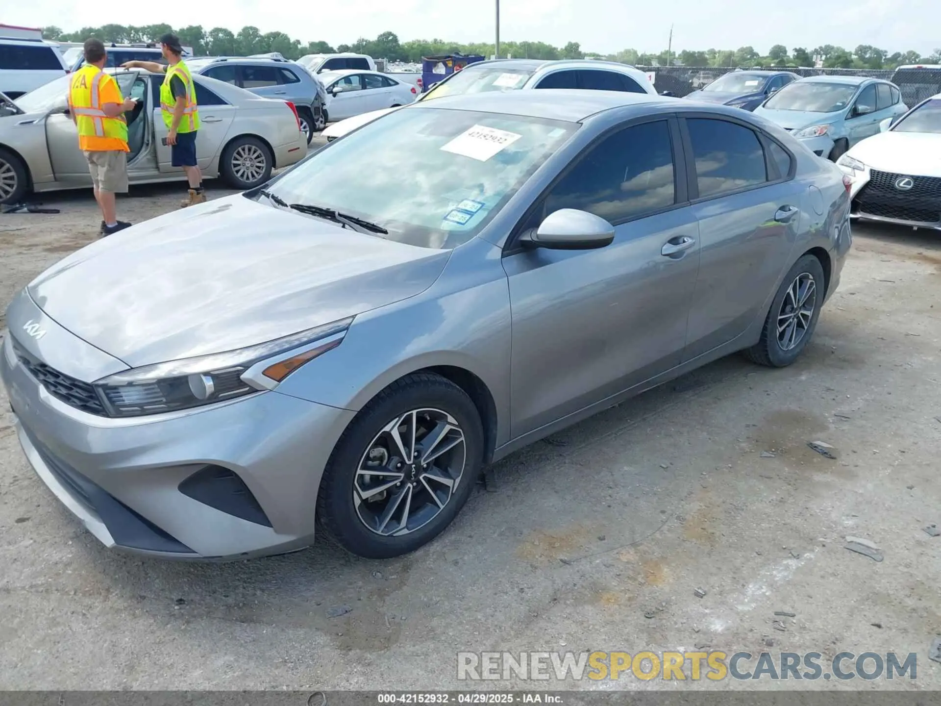 2 fotografías del automóvil dañado 3KPF24AD4NE452674 KIA FORTE 2022