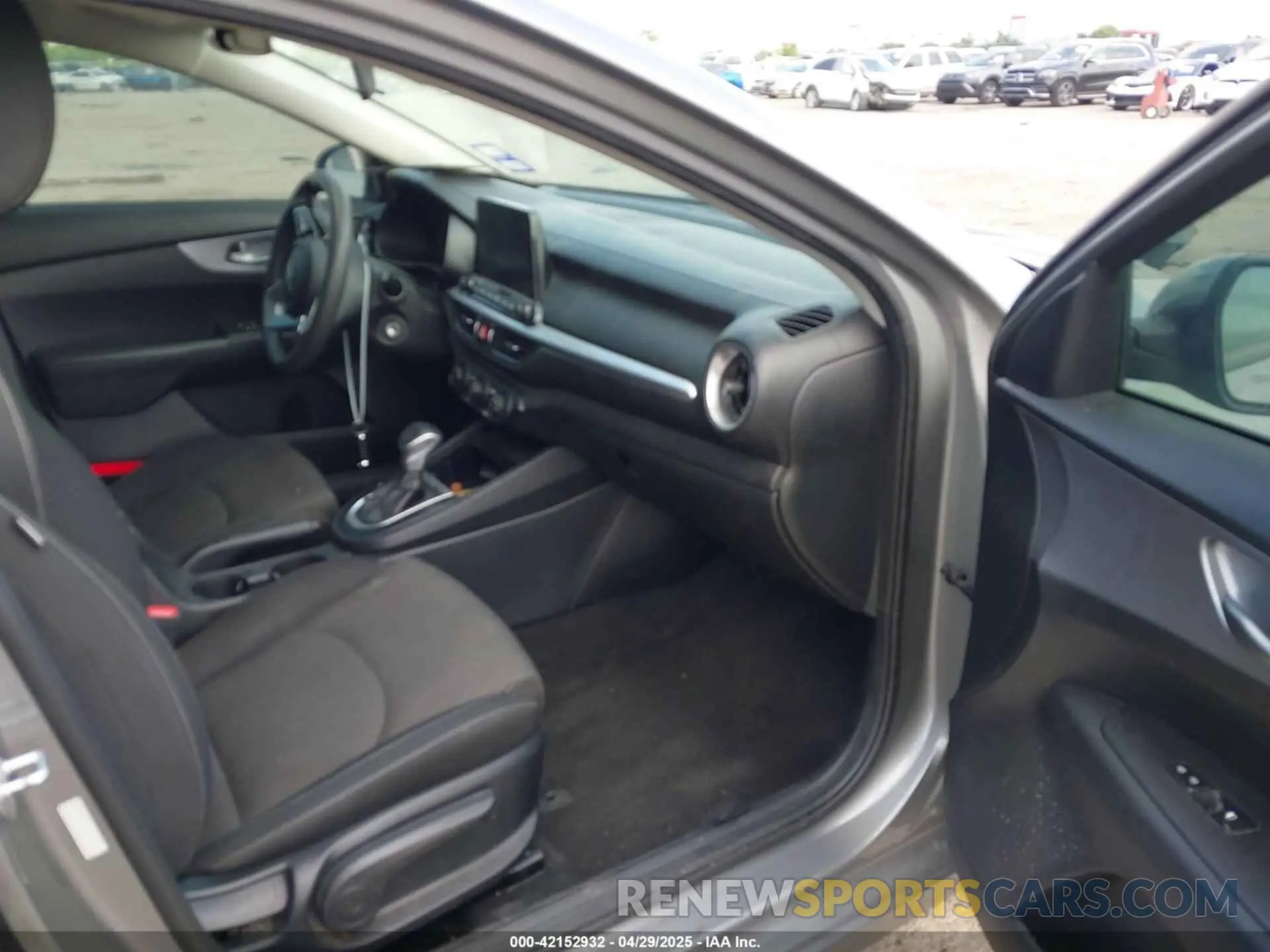 5 fotografías del automóvil dañado 3KPF24AD4NE452674 KIA FORTE 2022