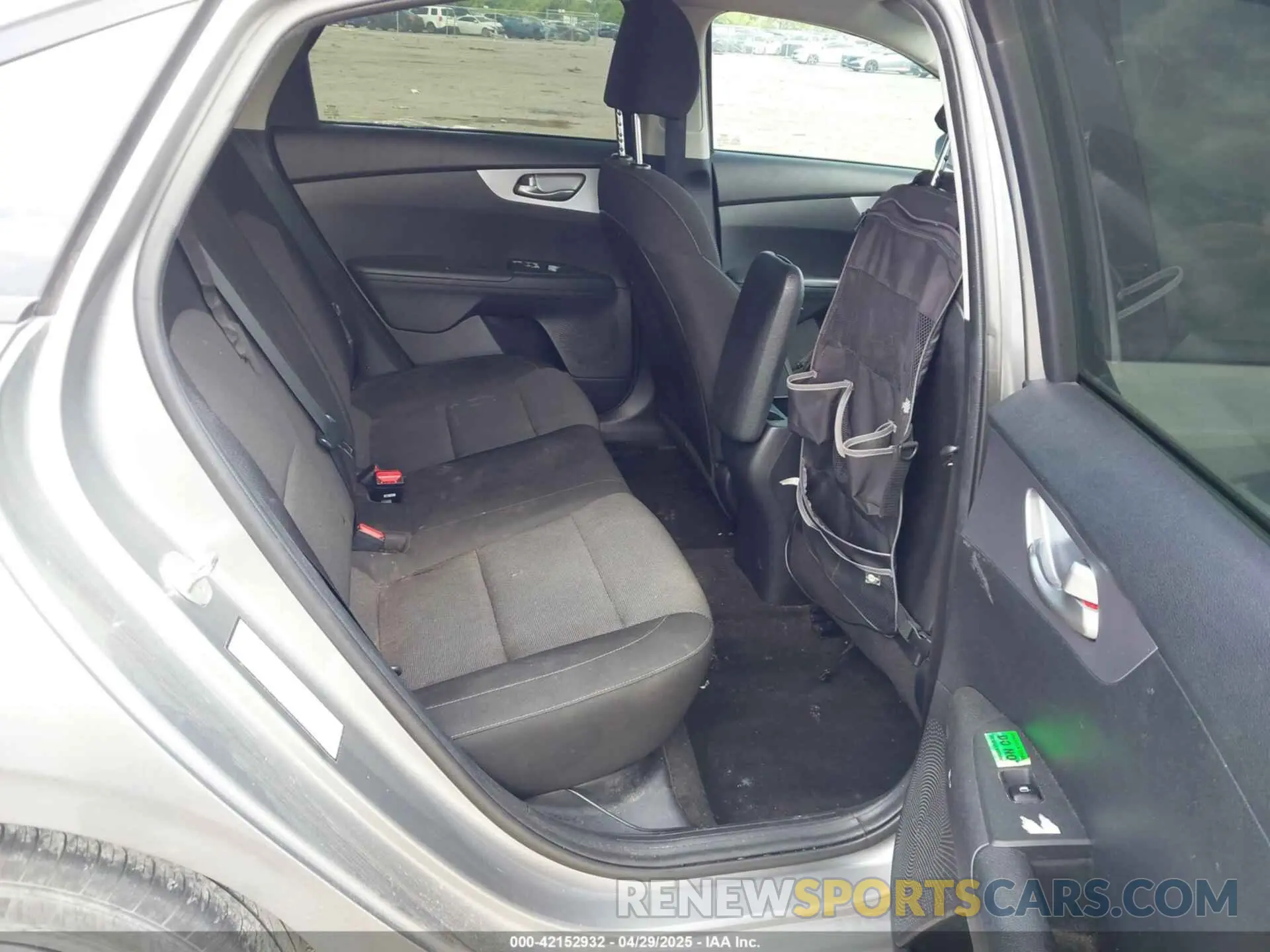 8 fotografías del automóvil dañado 3KPF24AD4NE452674 KIA FORTE 2022