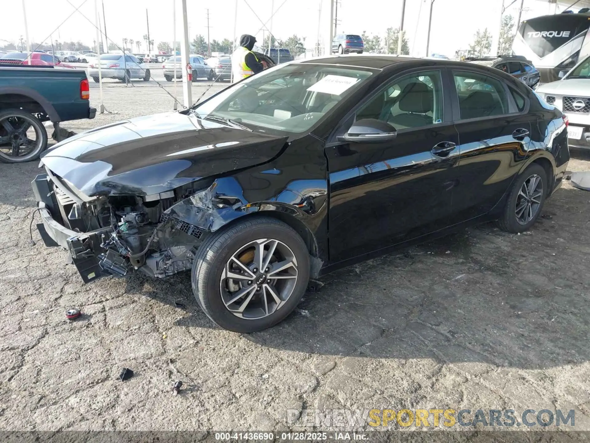 2 fotografías del automóvil dañado 3KPF24AD4NE469992 KIA FORTE 2022