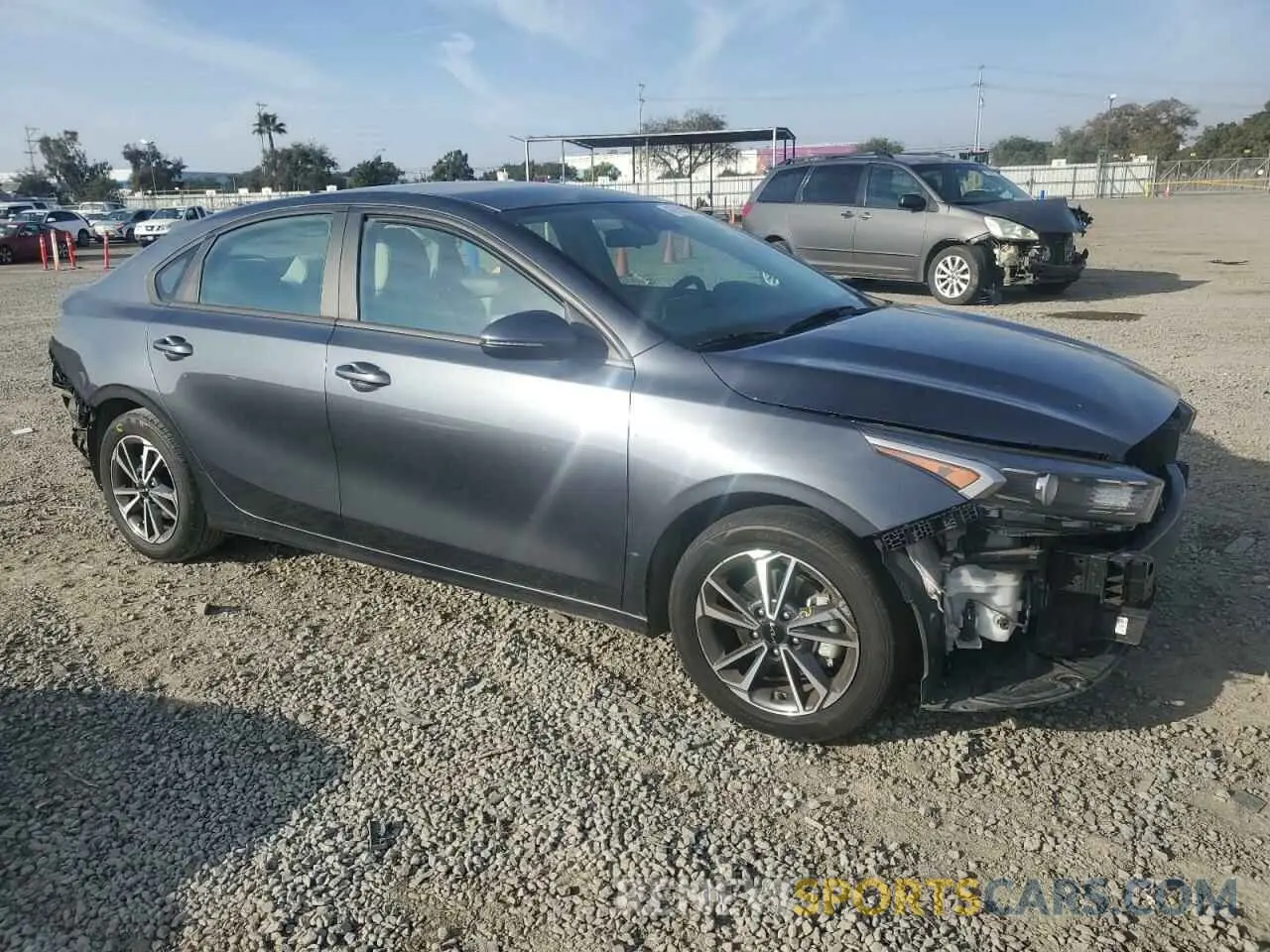4 fotografías del automóvil dañado 3KPF24AD5NE417304 KIA FORTE 2022