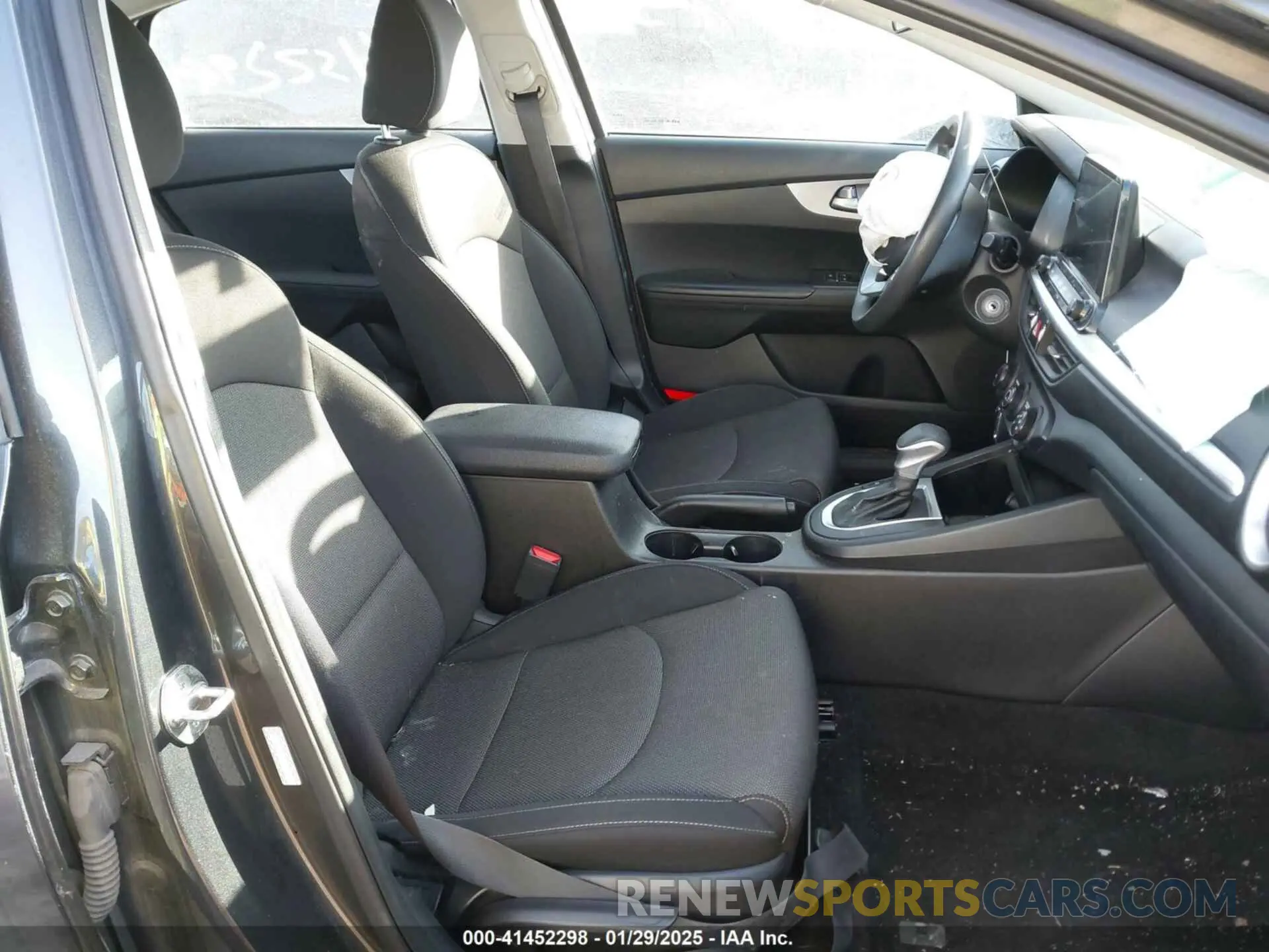 5 fotografías del automóvil dañado 3KPF24AD5NE430456 KIA FORTE 2022