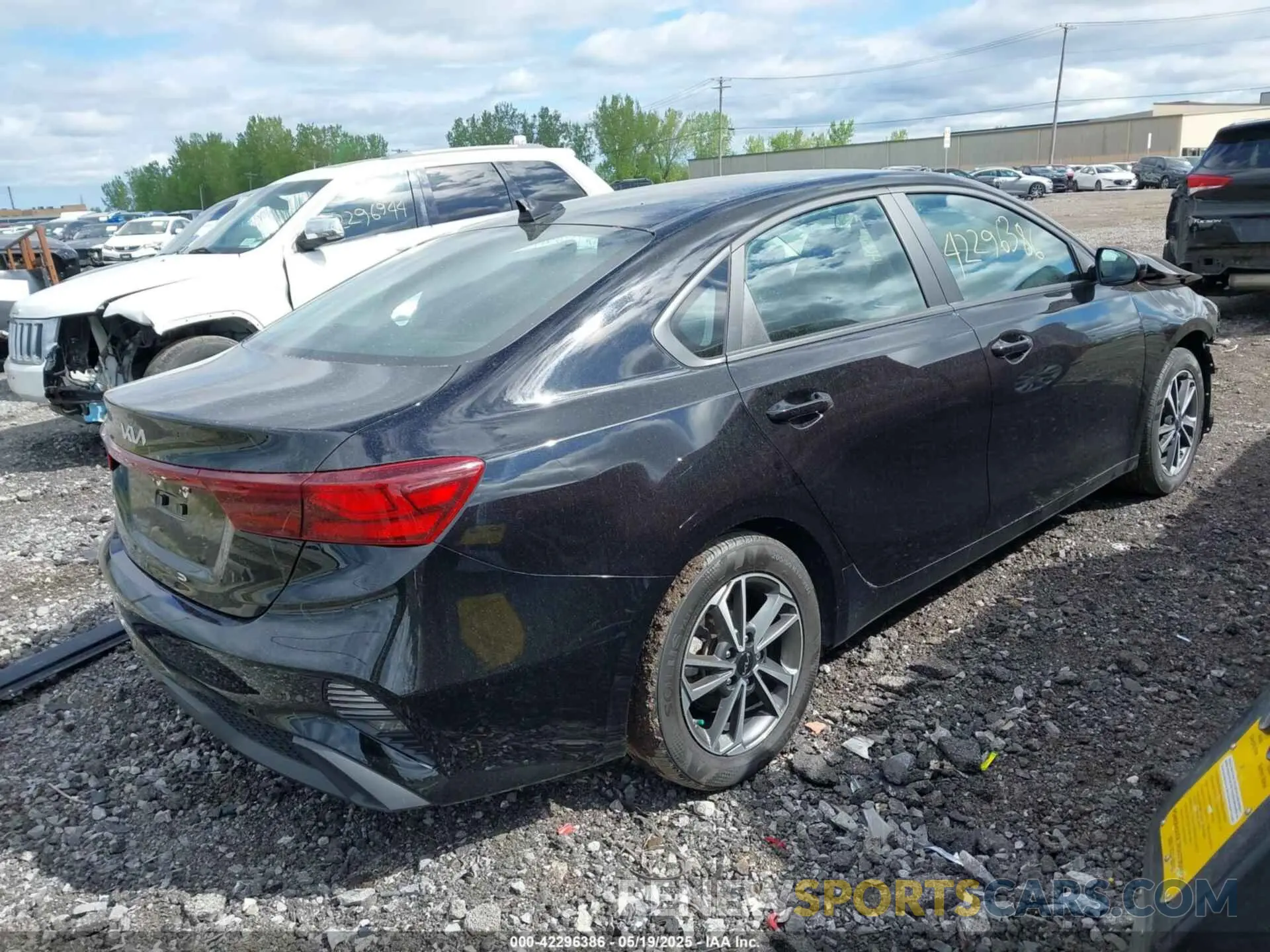4 fotografías del automóvil dañado 3KPF24AD5NE449153 KIA FORTE 2022