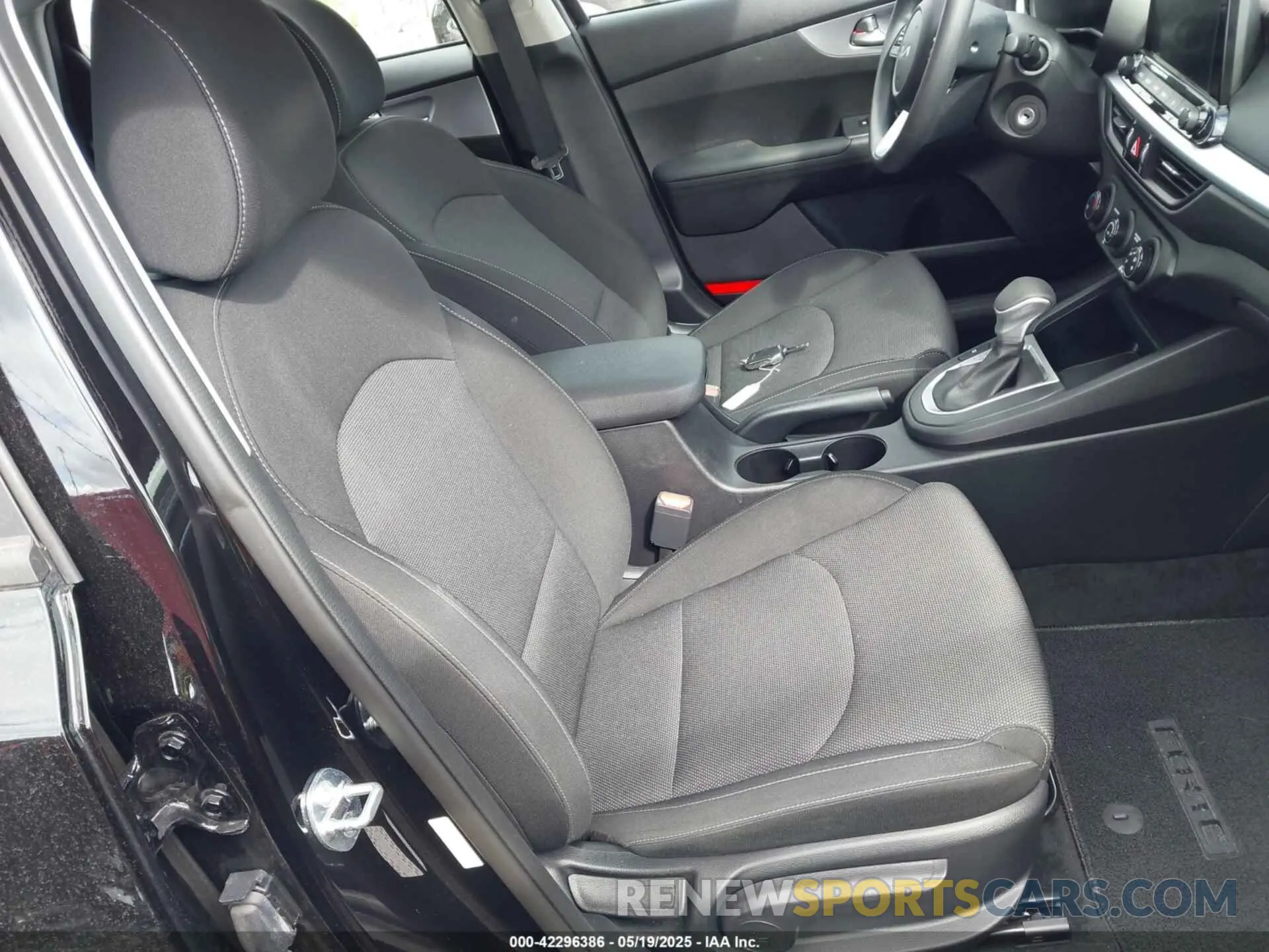 5 fotografías del automóvil dañado 3KPF24AD5NE449153 KIA FORTE 2022