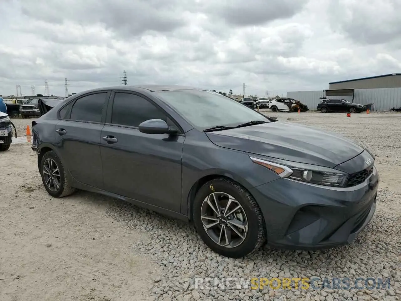 4 fotografías del automóvil dañado 3KPF24AD5NE485280 KIA FORTE 2022