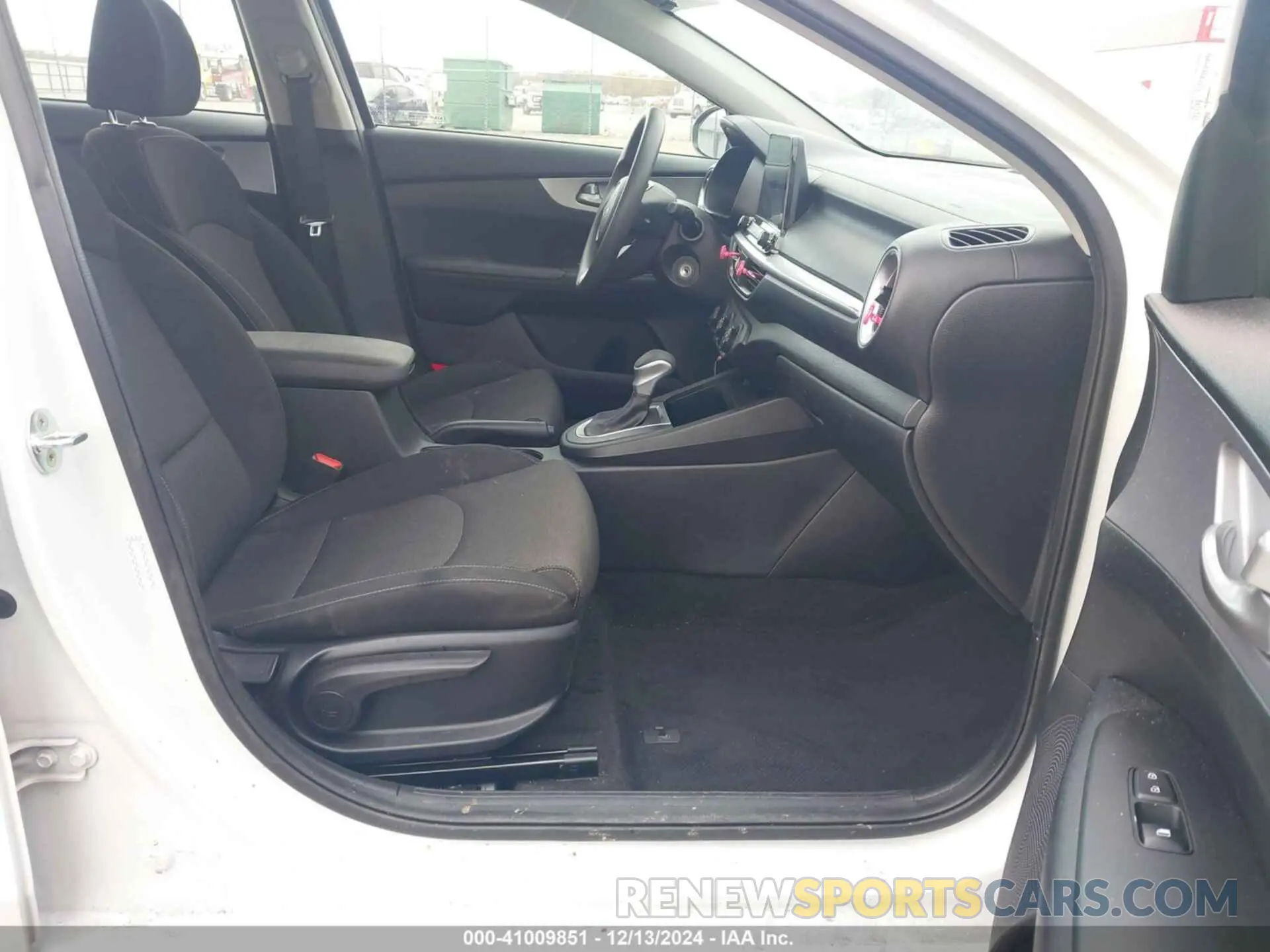 5 fotografías del automóvil dañado 3KPF24AD6NE425606 KIA FORTE 2022