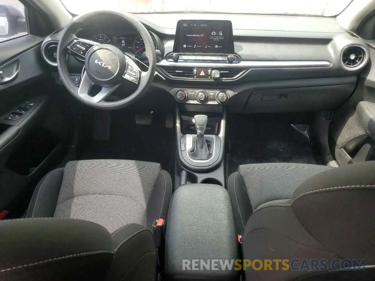 8 fotografías del automóvil dañado 3KPF24AD6NE427923 KIA FORTE 2022