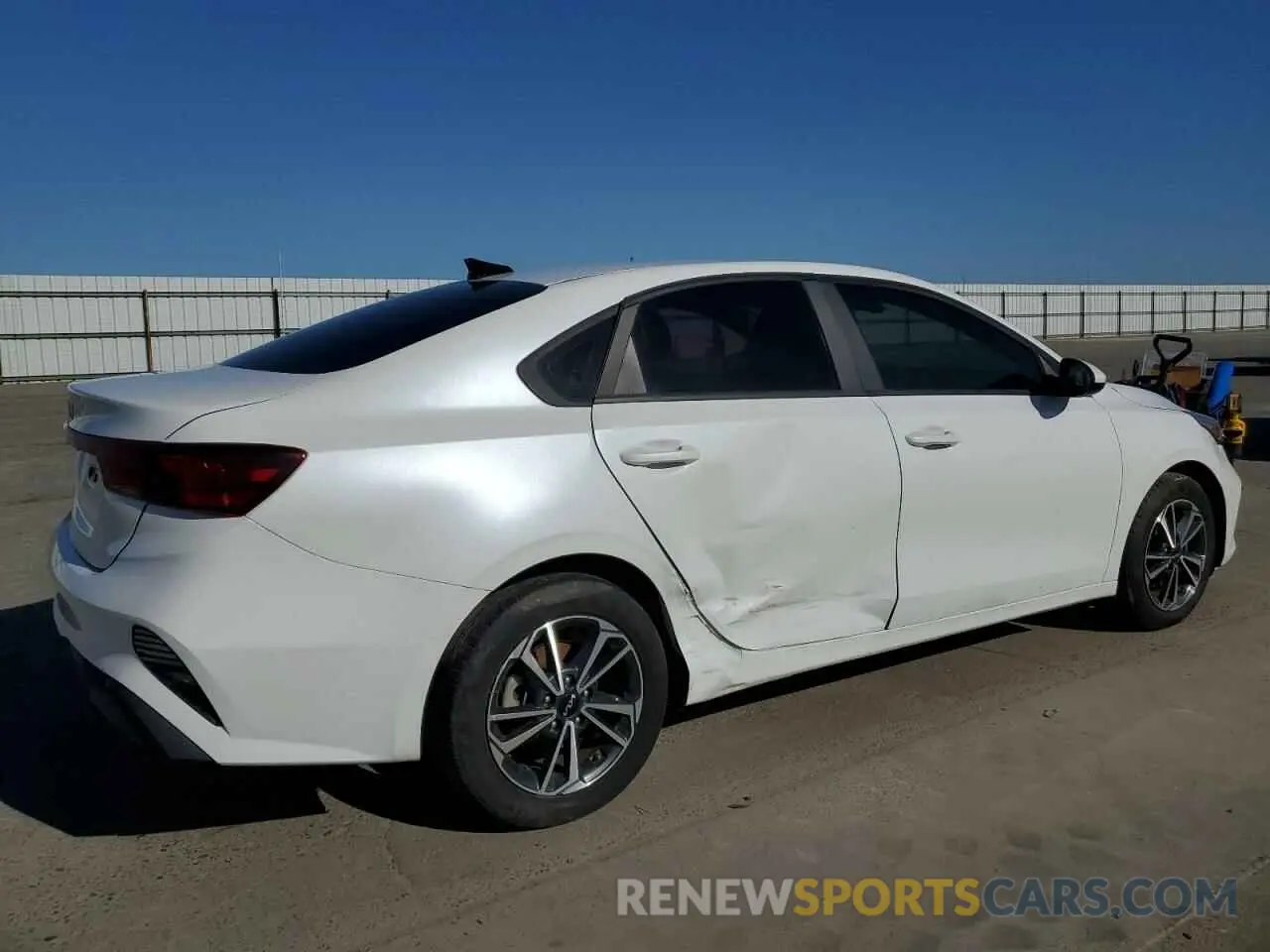 3 fotografías del automóvil dañado 3KPF24AD6NE433267 KIA FORTE 2022