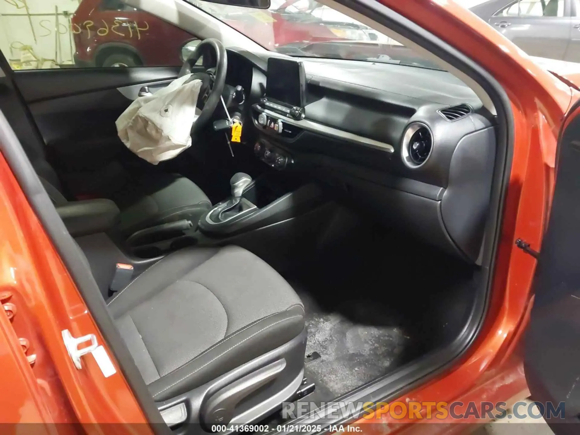 5 fotografías del automóvil dañado 3KPF24AD6NE434452 KIA FORTE 2022