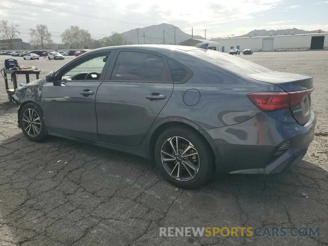 2 fotografías del automóvil dañado 3KPF24AD6NE439134 KIA FORTE 2022