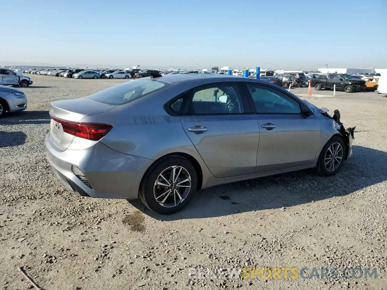 3 fotografías del automóvil dañado 3KPF24AD6NE454801 KIA FORTE 2022
