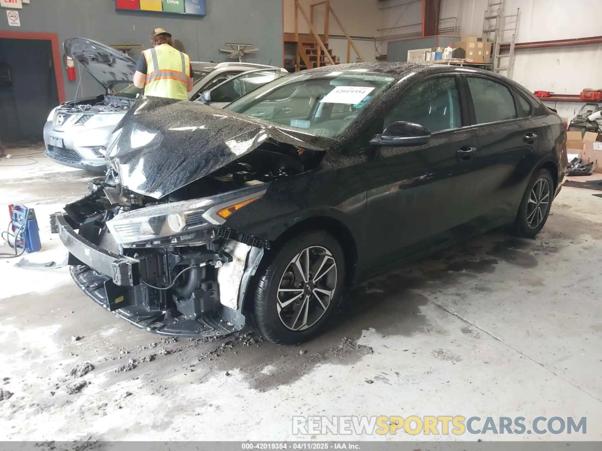 2 fotografías del automóvil dañado 3KPF24AD6NE467743 KIA FORTE 2022