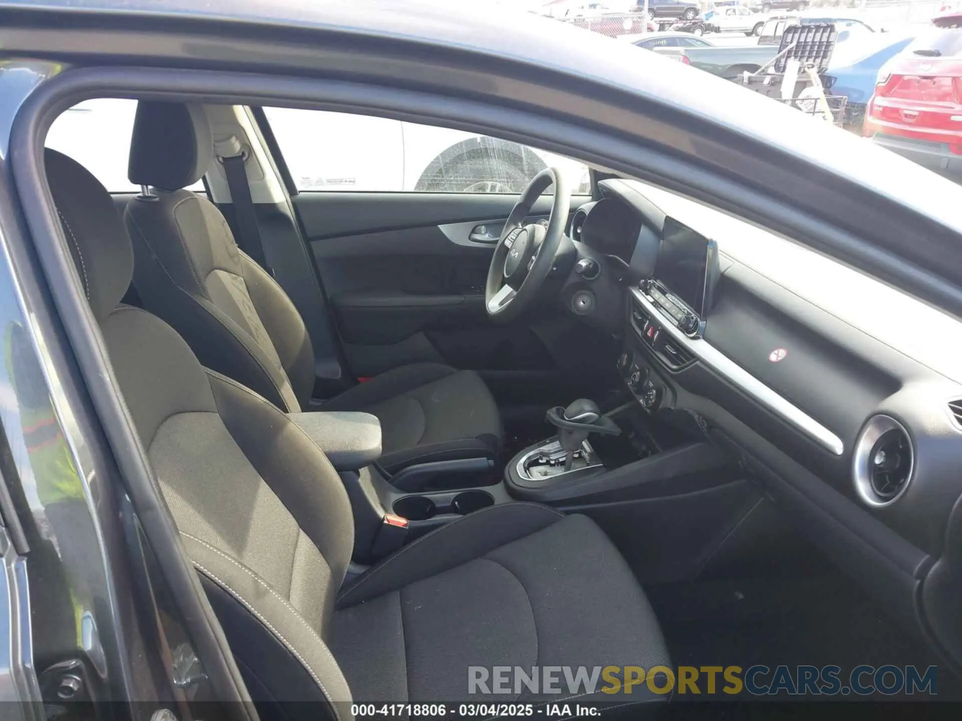 5 fotografías del automóvil dañado 3KPF24AD6NE483506 KIA FORTE 2022