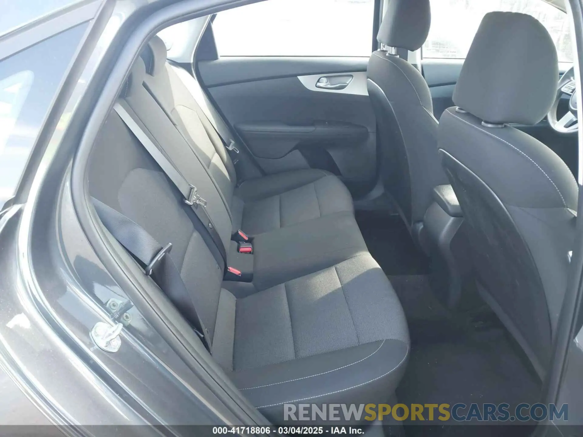 8 fotografías del automóvil dañado 3KPF24AD6NE483506 KIA FORTE 2022