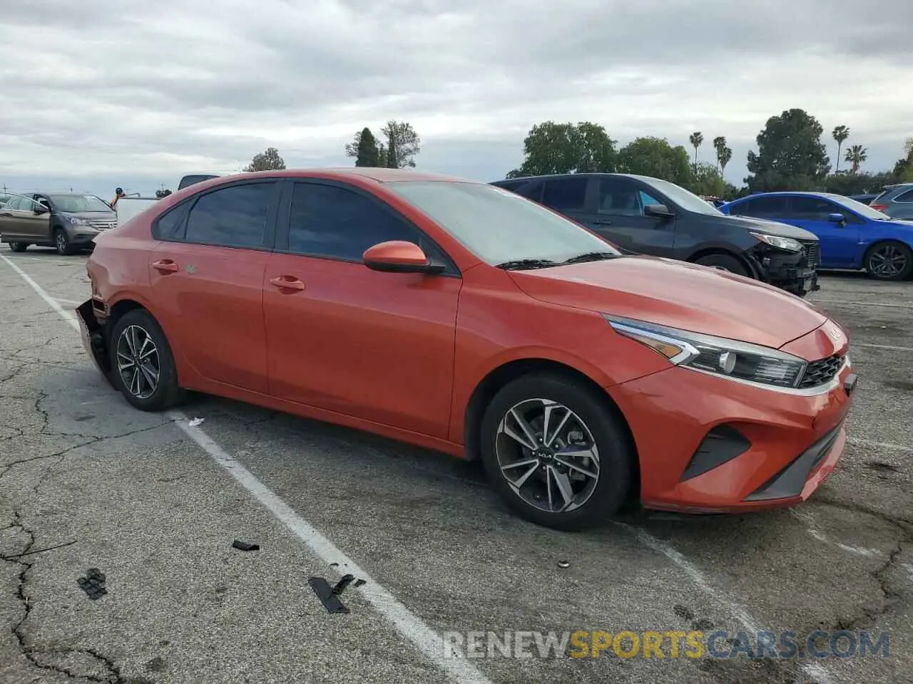 4 fotografías del automóvil dañado 3KPF24AD6NE494179 KIA FORTE 2022