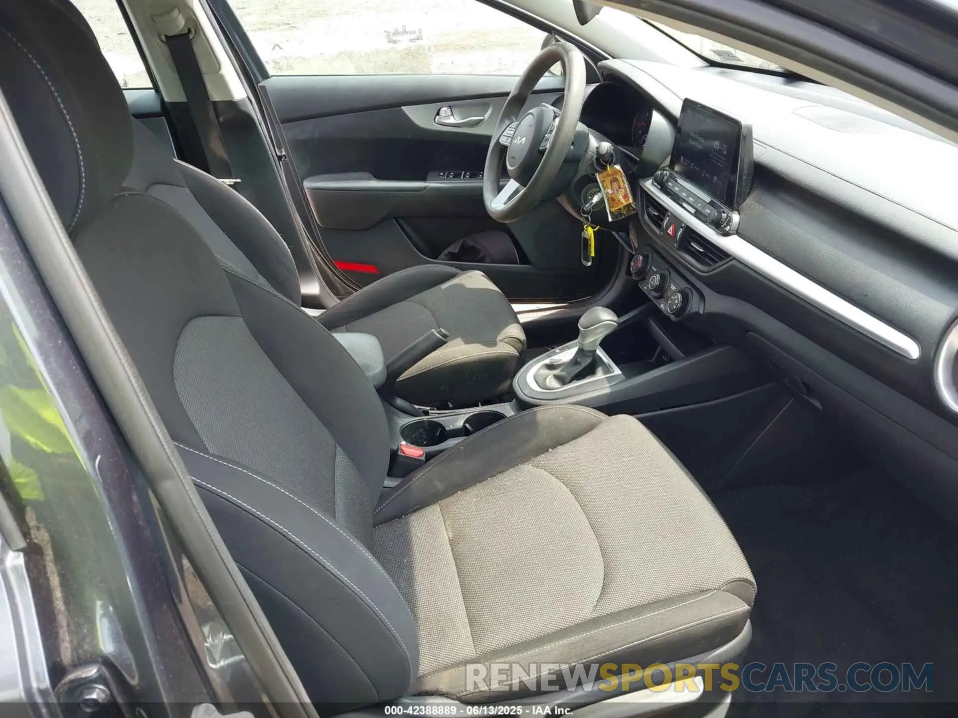 5 fotografías del automóvil dañado 3KPF24AD7NE480694 KIA FORTE 2022