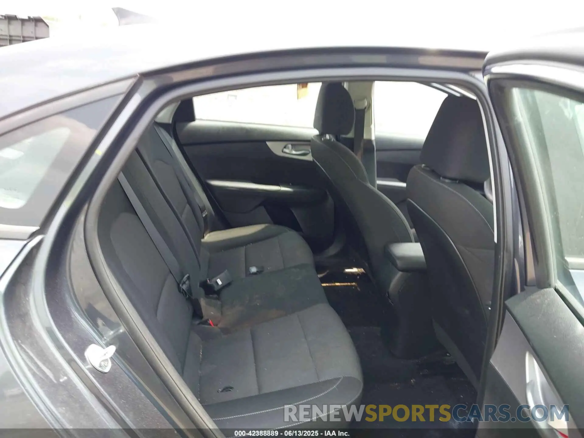 8 fotografías del automóvil dañado 3KPF24AD7NE480694 KIA FORTE 2022