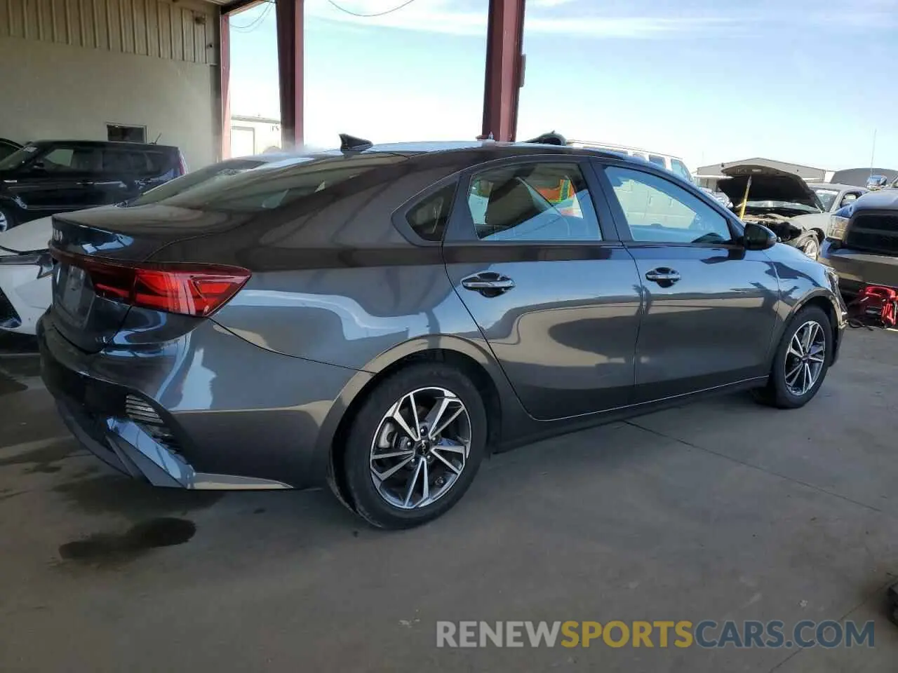 3 fotografías del automóvil dañado 3KPF24AD8NE428992 KIA FORTE 2022