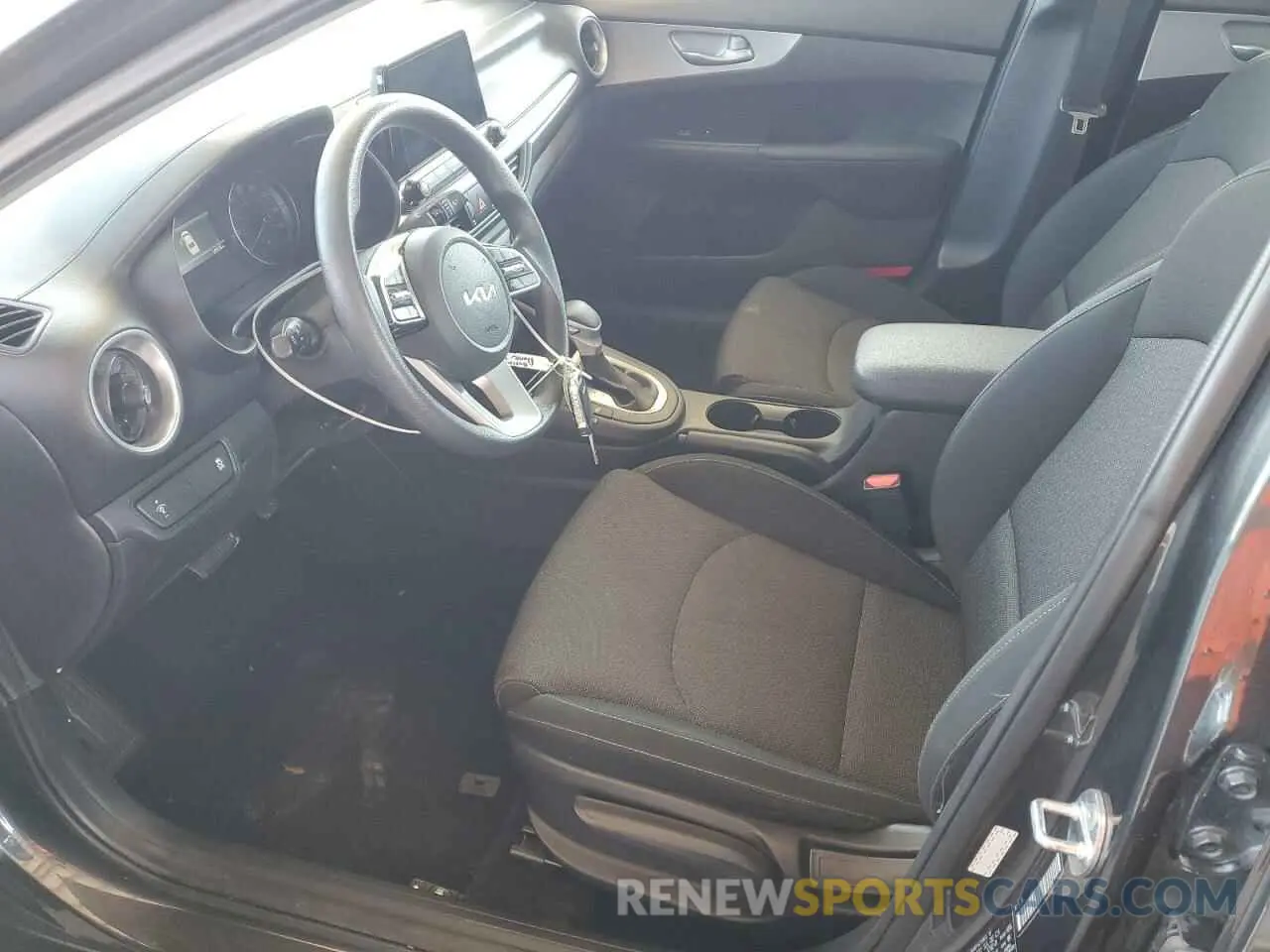7 fotografías del automóvil dañado 3KPF24AD8NE428992 KIA FORTE 2022