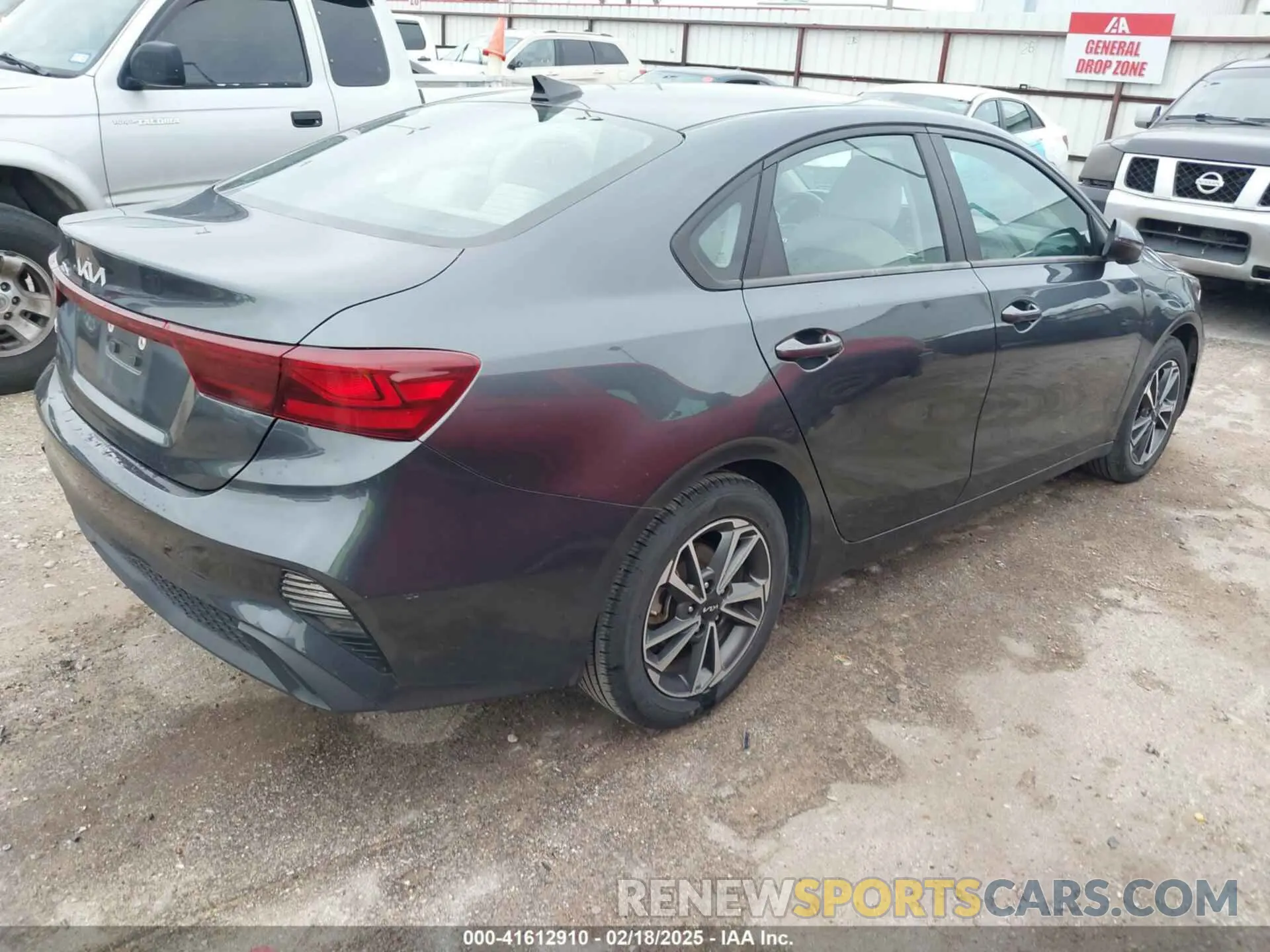 4 fotografías del automóvil dañado 3KPF24AD8NE433660 KIA FORTE 2022