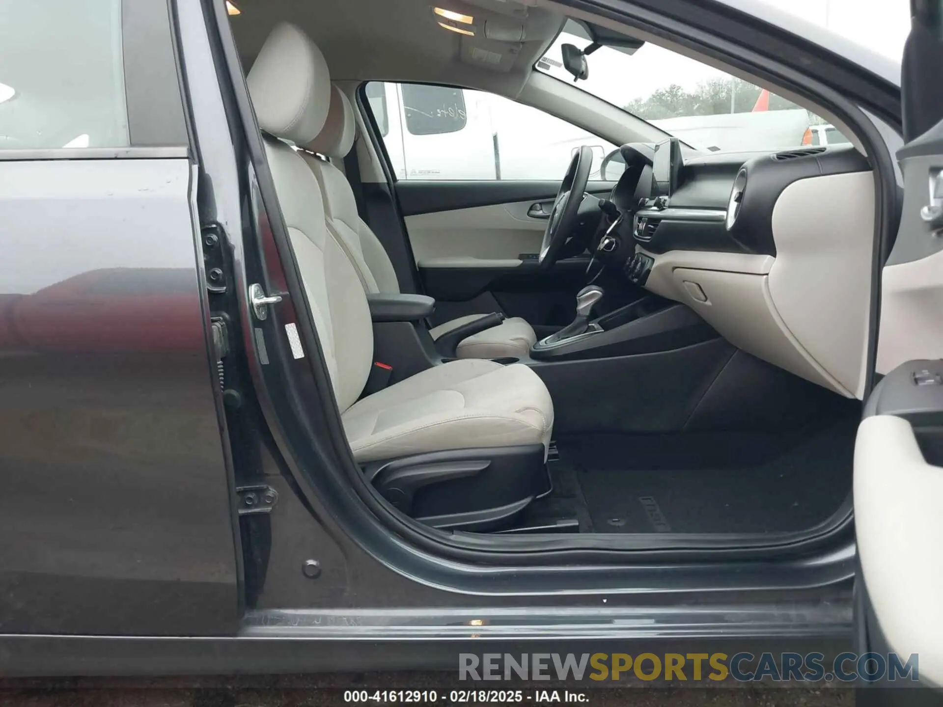 5 fotografías del automóvil dañado 3KPF24AD8NE433660 KIA FORTE 2022
