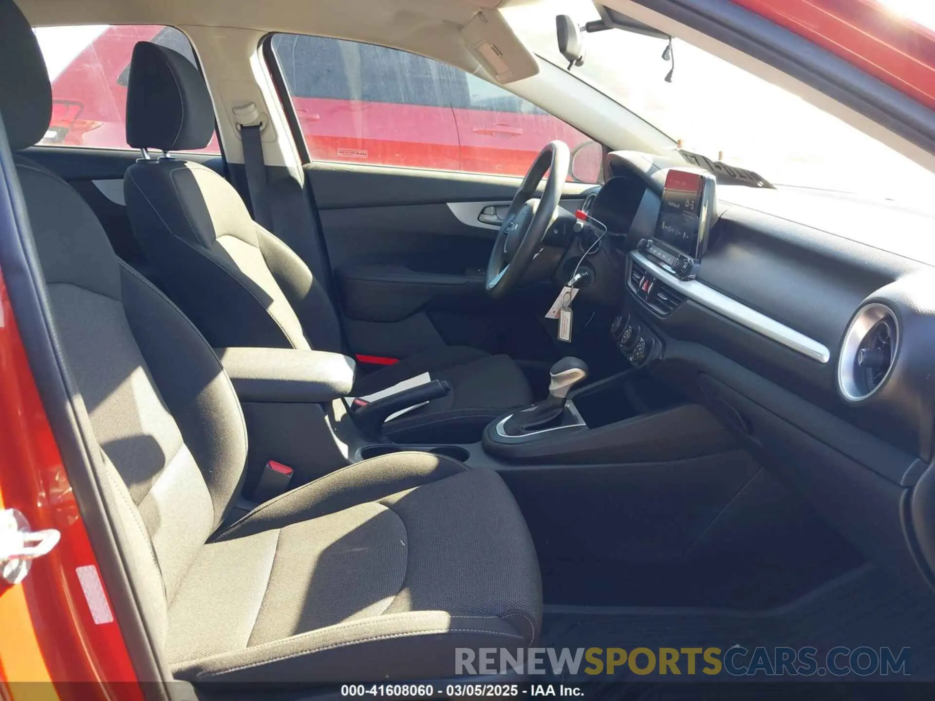 5 fotografías del automóvil dañado 3KPF24AD8NE451334 KIA FORTE 2022