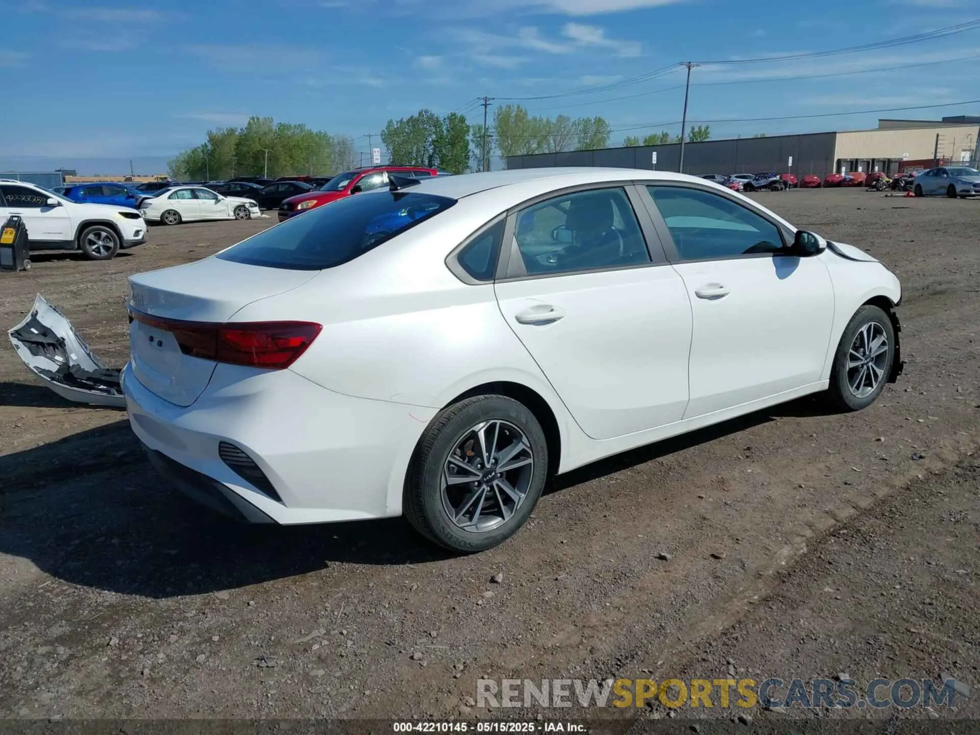 4 fotografías del automóvil dañado 3KPF24AD8NE455481 KIA FORTE 2022