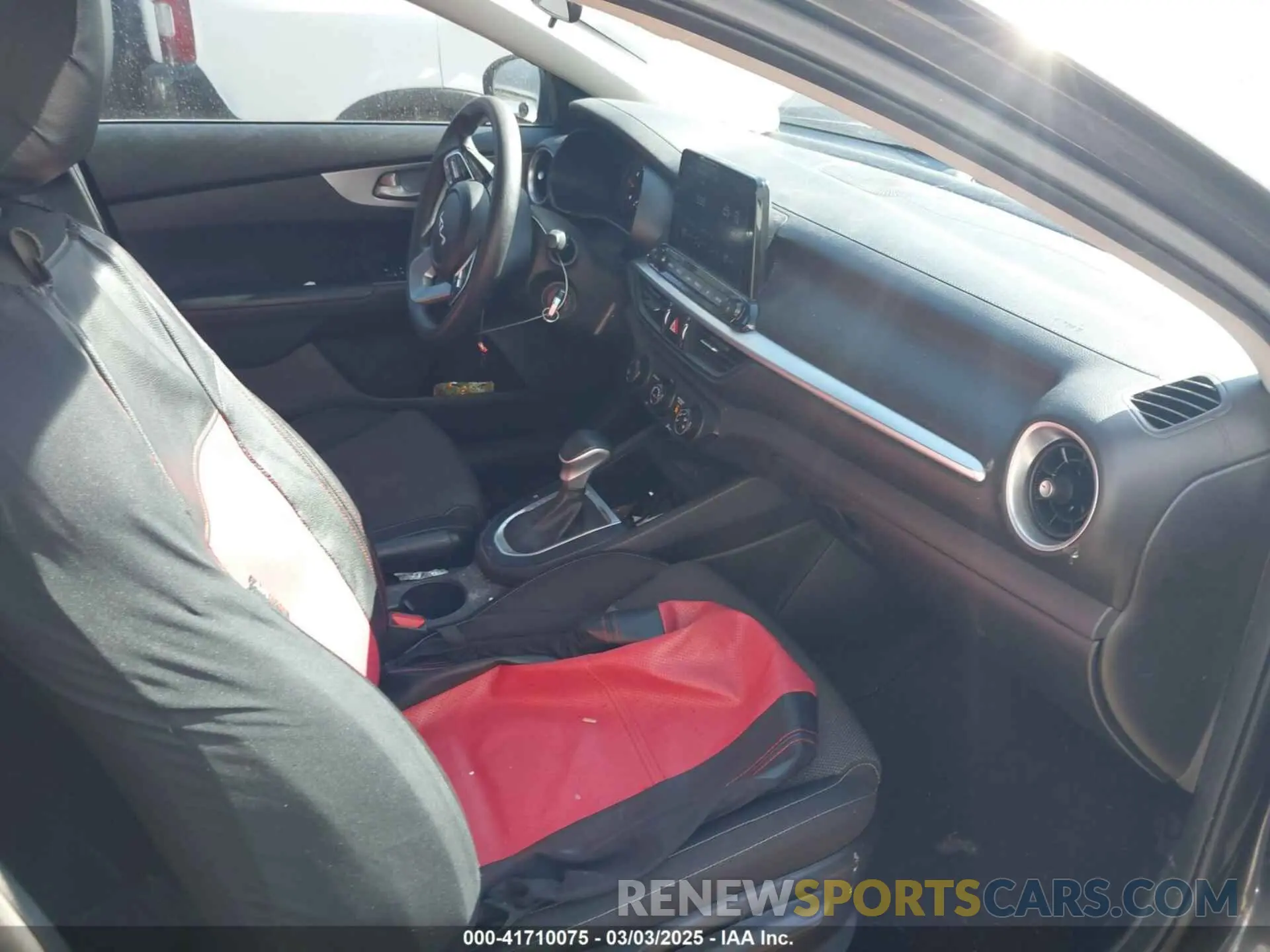 5 fotografías del automóvil dañado 3KPF24AD8NE464455 KIA FORTE 2022