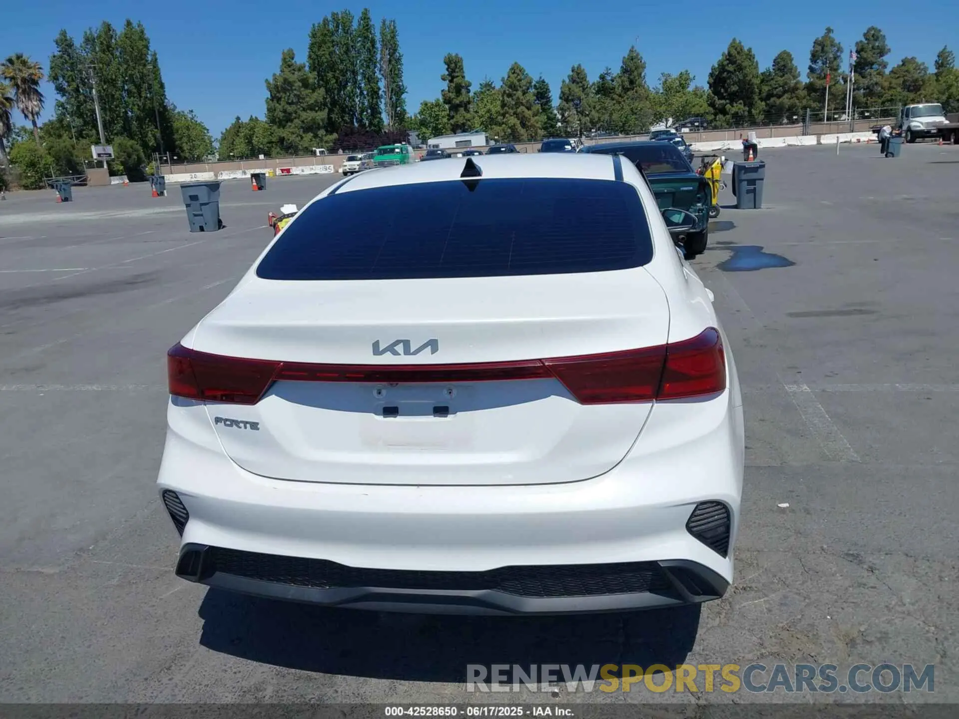 16 fotografías del automóvil dañado 3KPF24AD9NE436003 KIA FORTE 2022