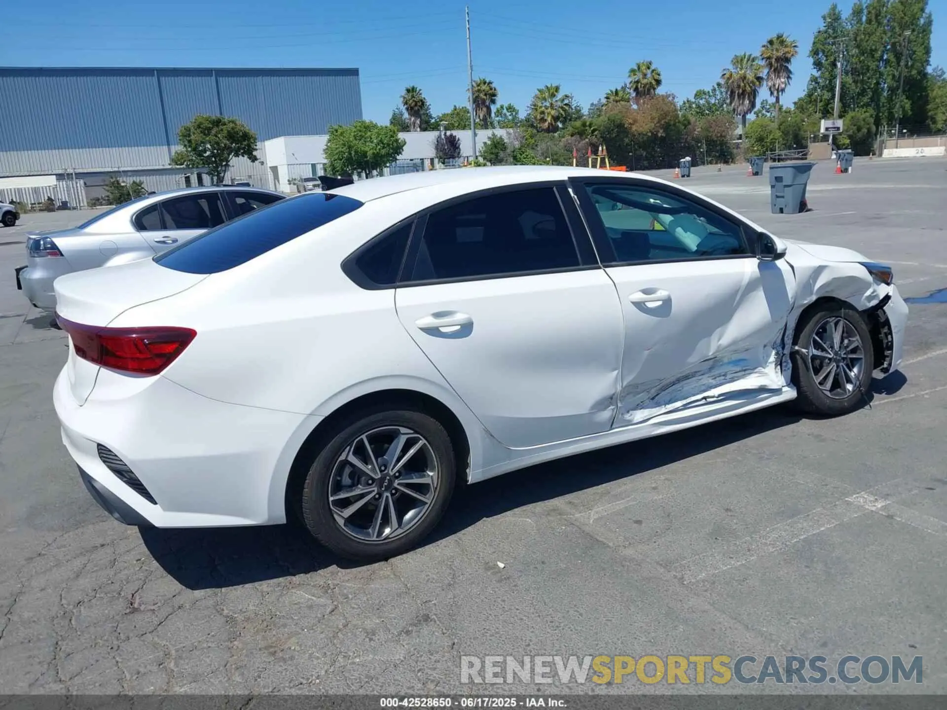 4 fotografías del automóvil dañado 3KPF24AD9NE436003 KIA FORTE 2022