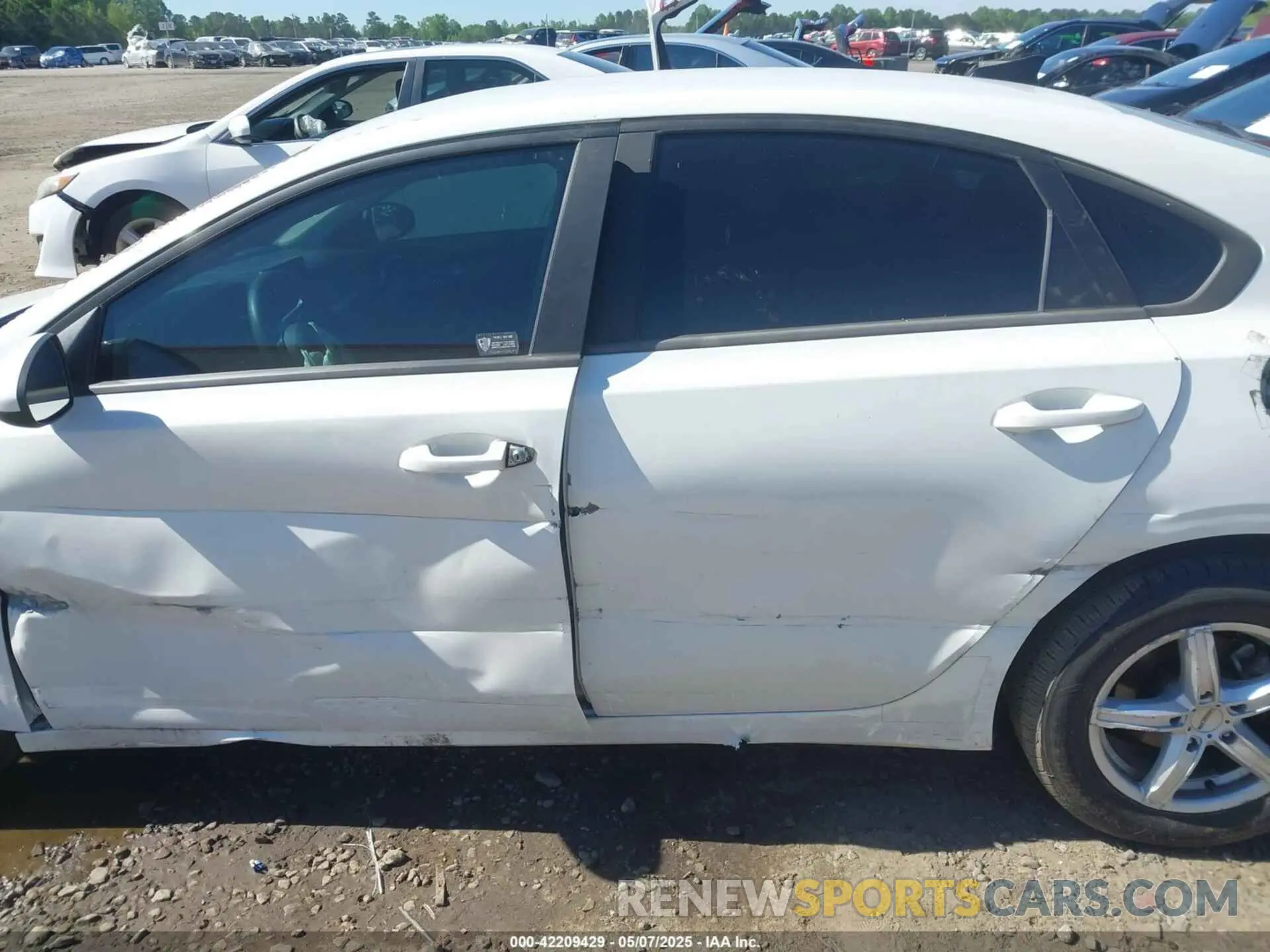 14 fotografías del automóvil dañado 3KPF24AD9NE447972 KIA FORTE 2022
