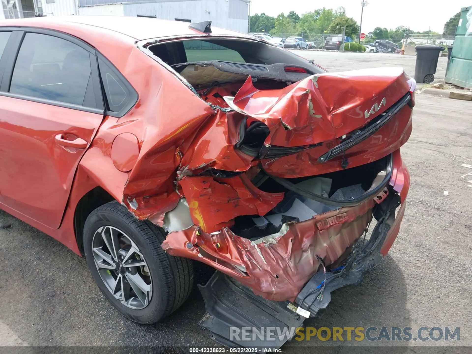 17 fotografías del automóvil dañado 3KPF24AD9NE467123 KIA FORTE 2022