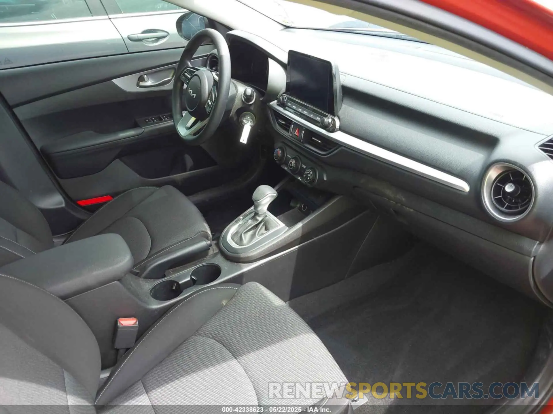 5 fotografías del automóvil dañado 3KPF24AD9NE467123 KIA FORTE 2022