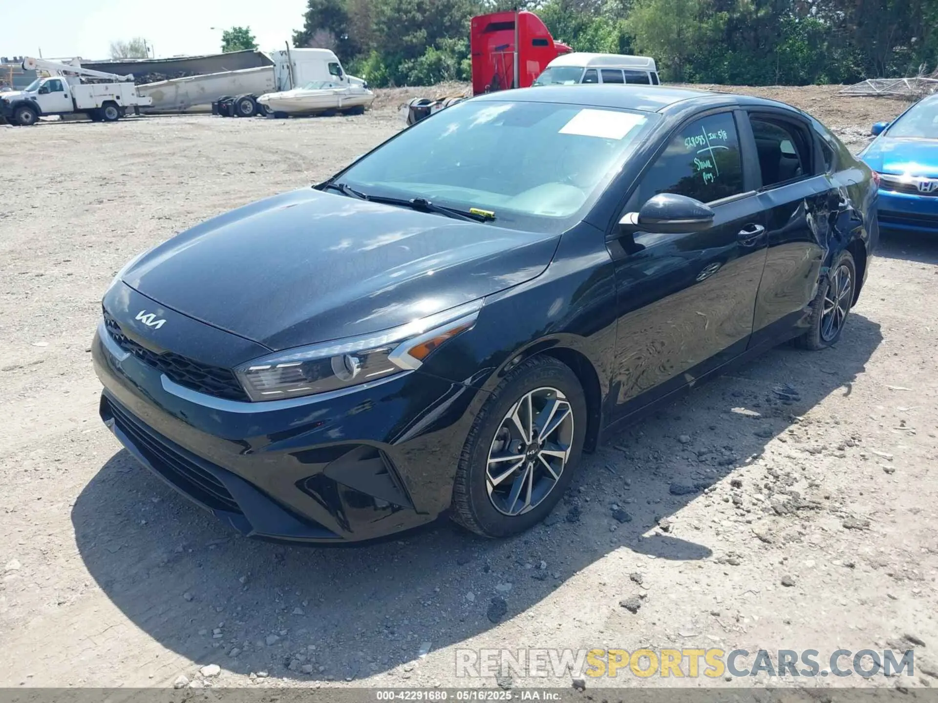 2 fotografías del automóvil dañado 3KPF24AD9NE471835 KIA FORTE 2022