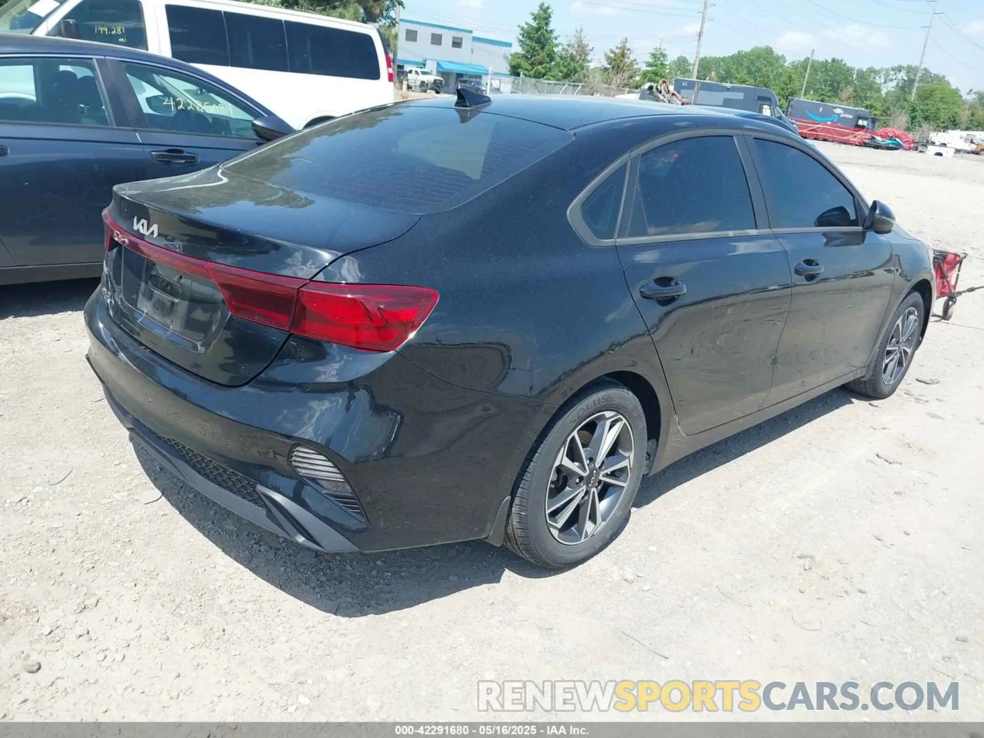 4 fotografías del automóvil dañado 3KPF24AD9NE471835 KIA FORTE 2022