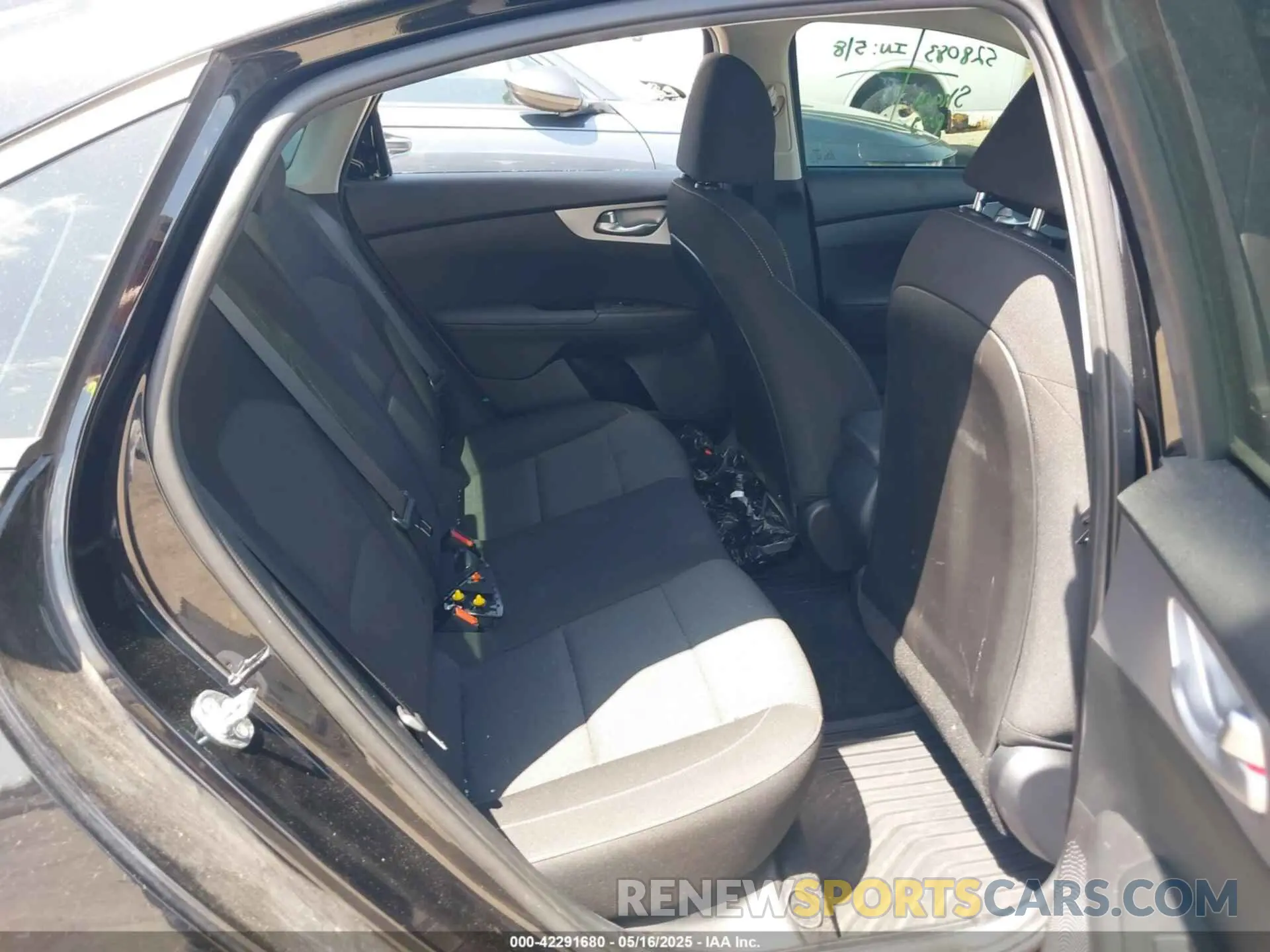 8 fotografías del automóvil dañado 3KPF24AD9NE471835 KIA FORTE 2022