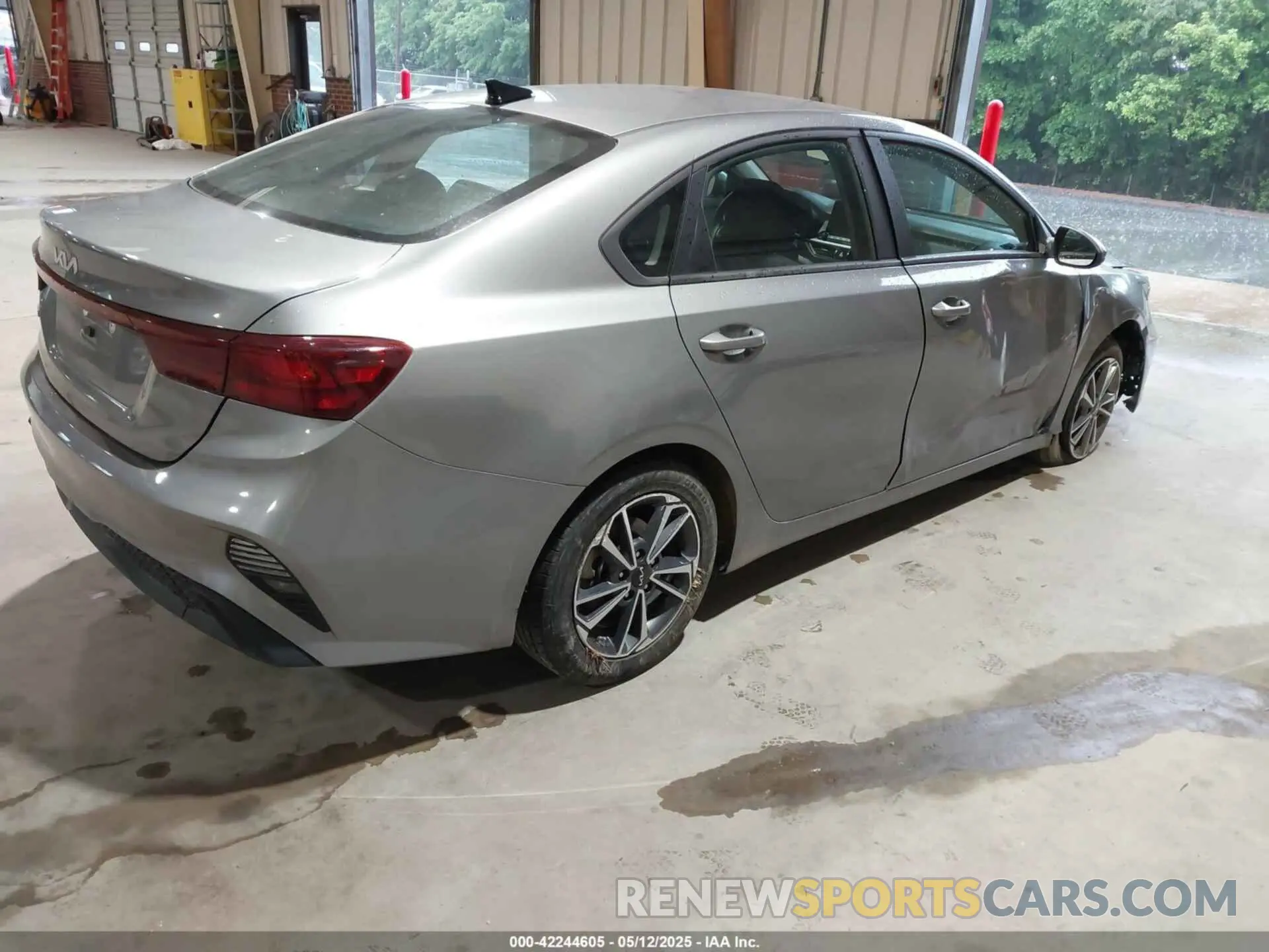 4 fotografías del automóvil dañado 3KPF24AD9NE487937 KIA FORTE 2022