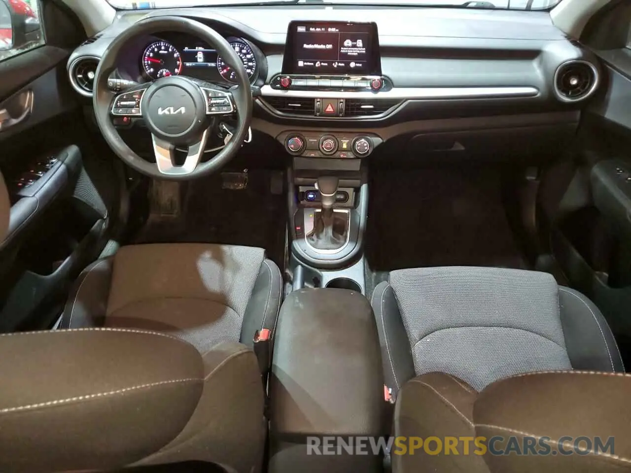 8 fotografías del automóvil dañado 3KPF24AD9NE495407 KIA FORTE 2022