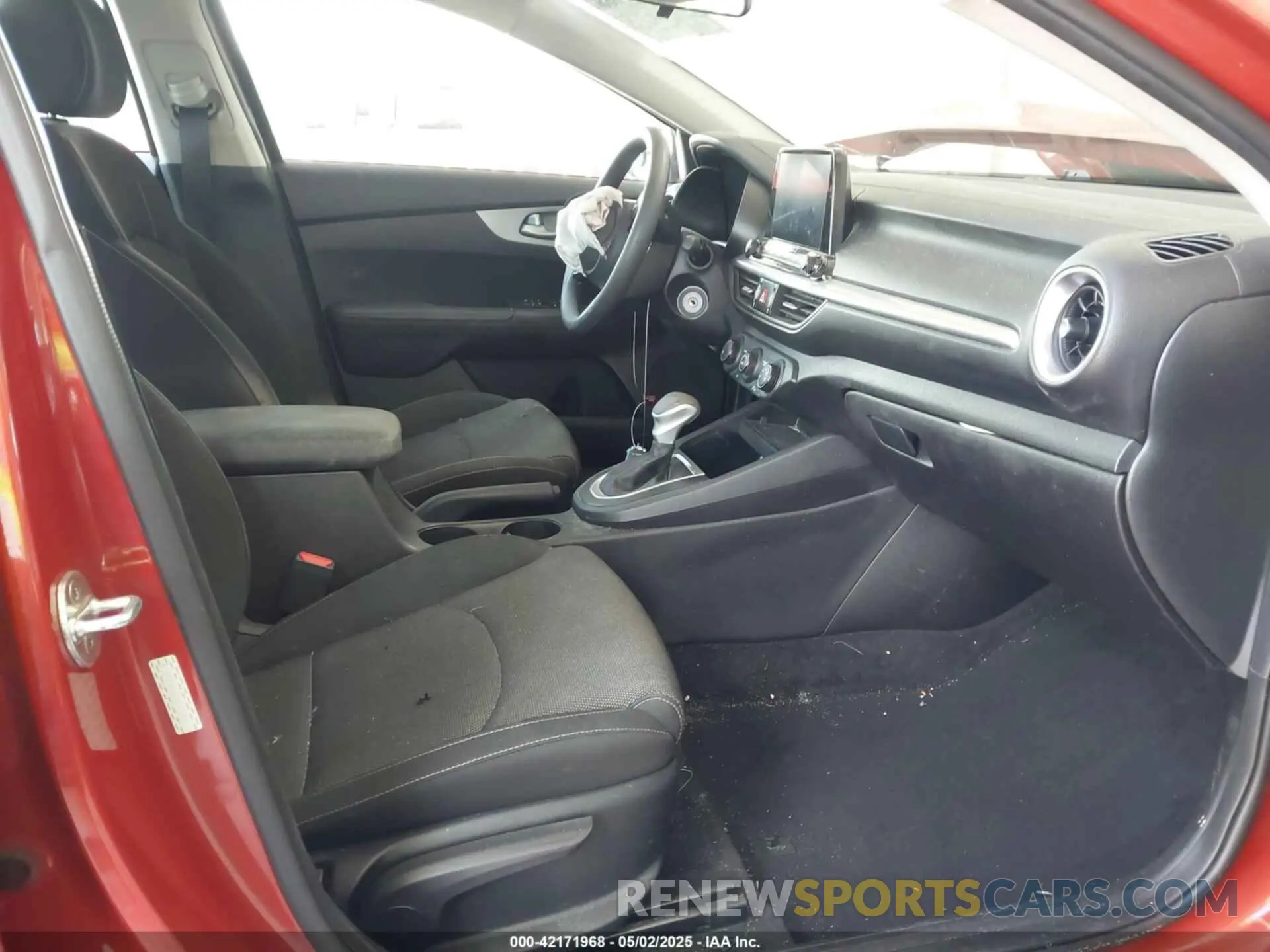 5 fotografías del automóvil dañado 3KPF24ADXNE419260 KIA FORTE 2022