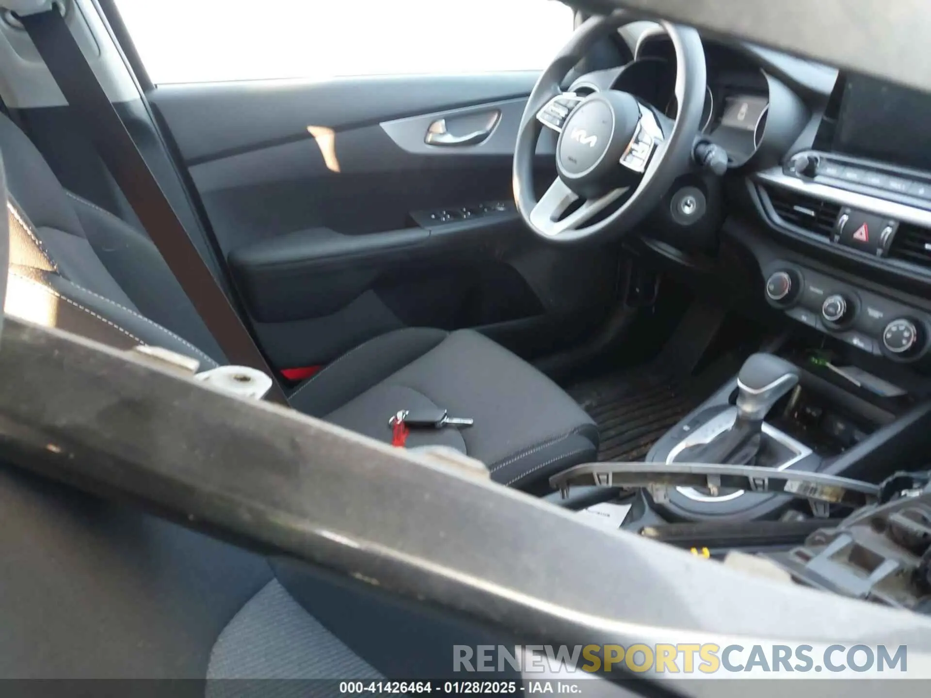 5 fotografías del automóvil dañado 3KPF24ADXNE424037 KIA FORTE 2022
