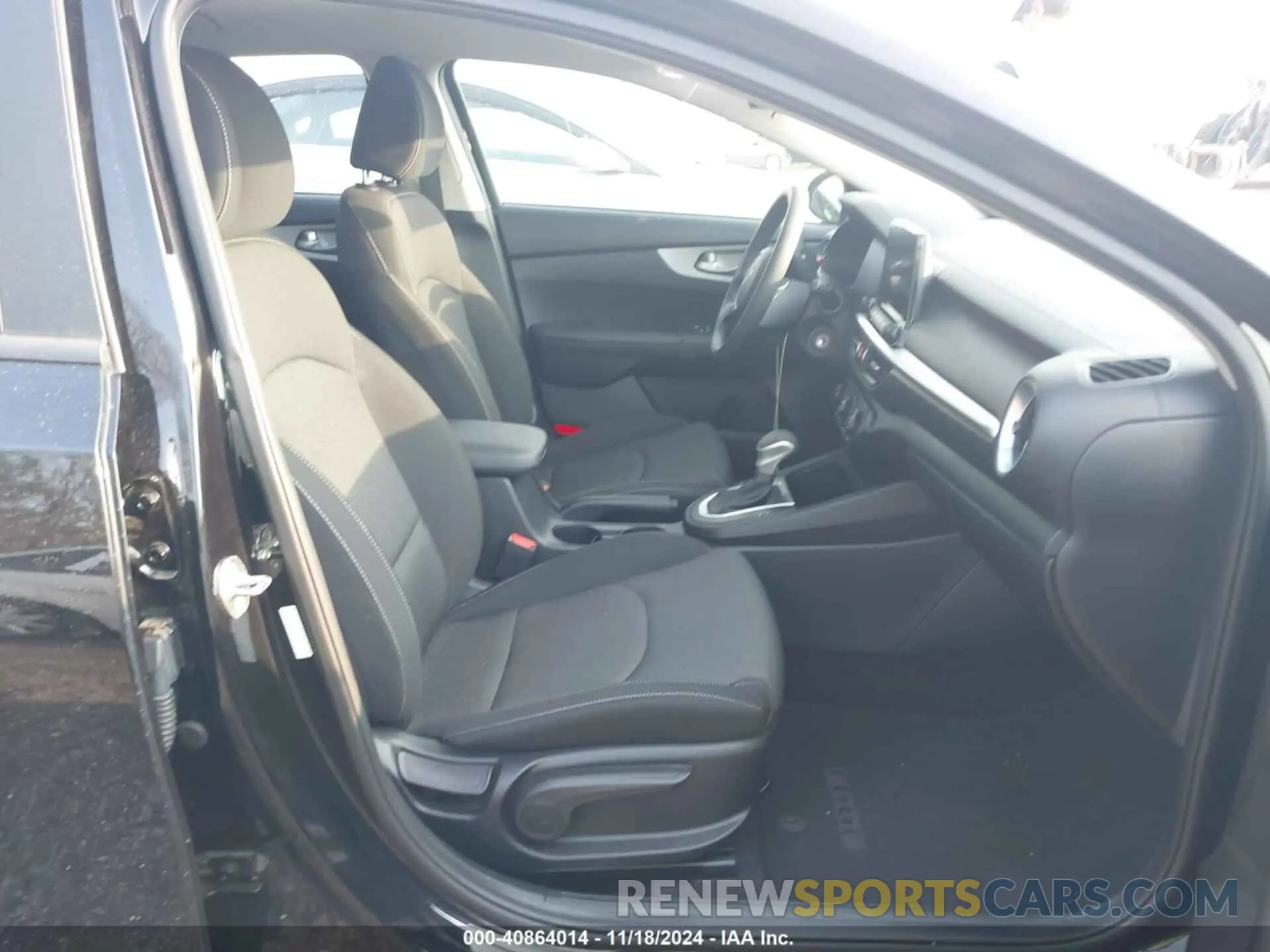 5 fotografías del automóvil dañado 3KPF24ADXNE442778 KIA FORTE 2022