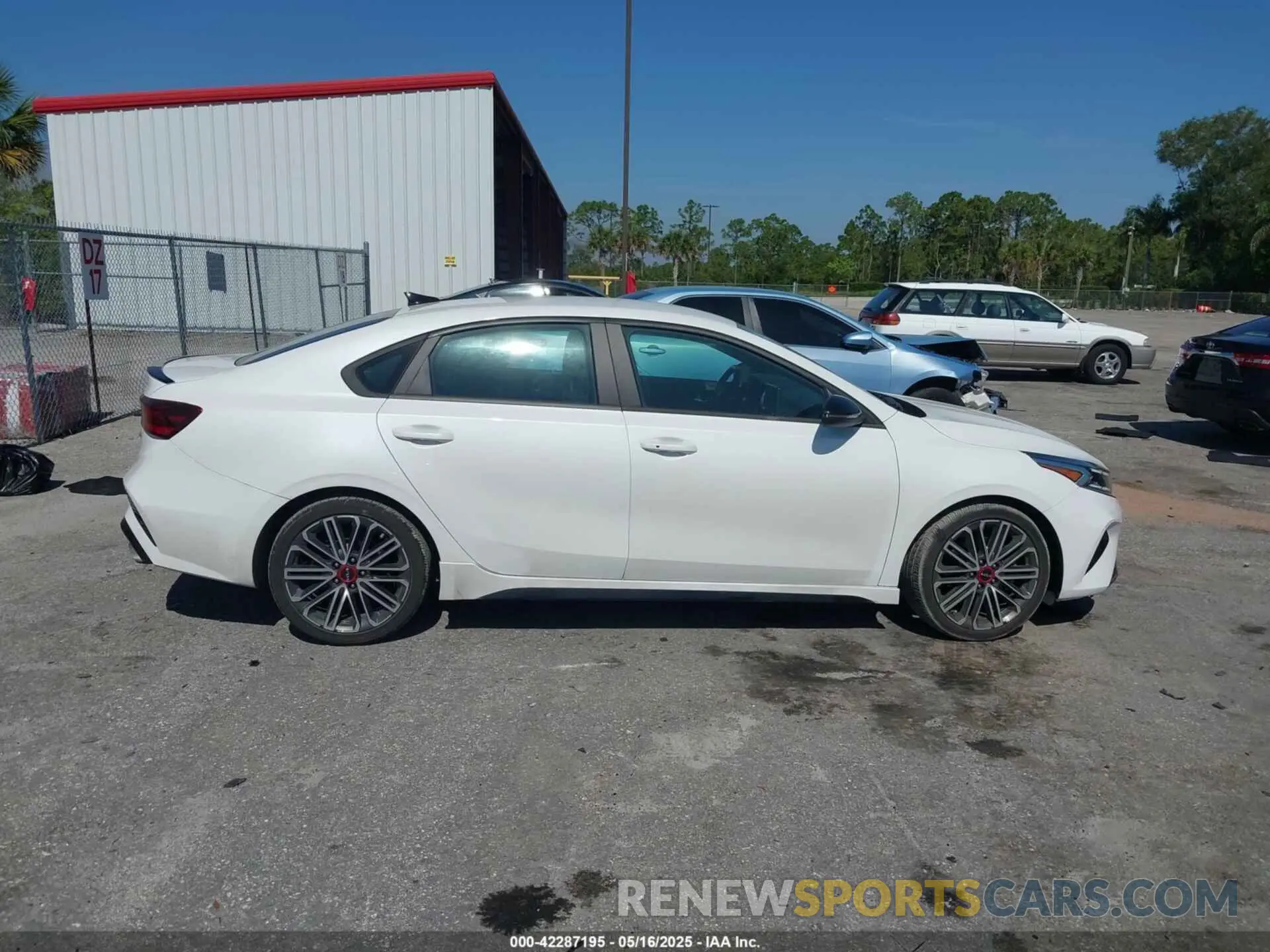 13 fotografías del automóvil dañado 3KPF44AC2NE462637 KIA FORTE 2022