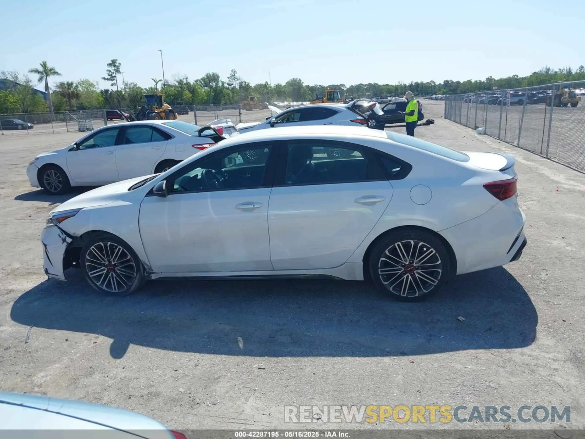 14 fotografías del automóvil dañado 3KPF44AC2NE462637 KIA FORTE 2022